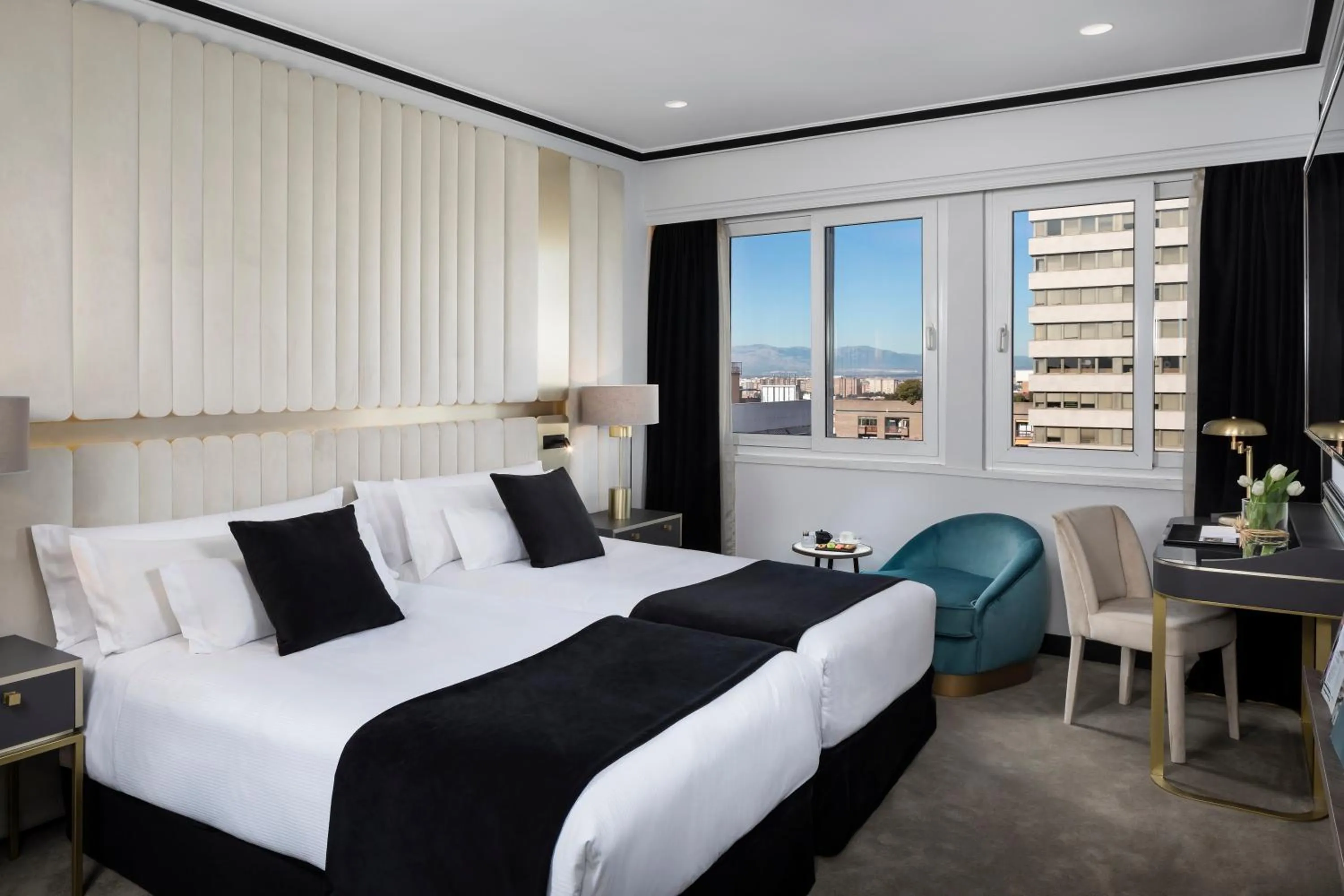 Seating area, Bed in Melia Castilla