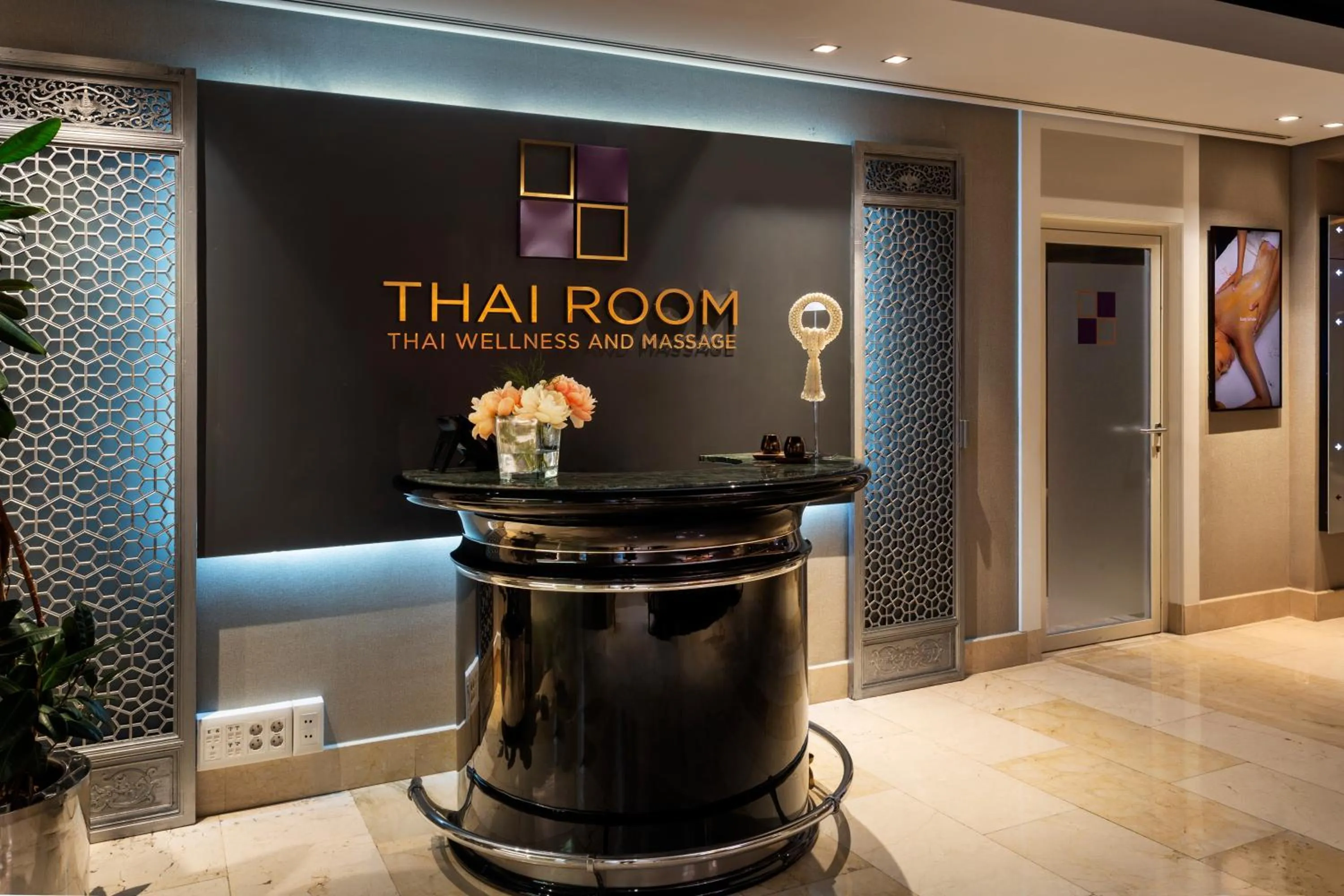 Massage in Melia Castilla