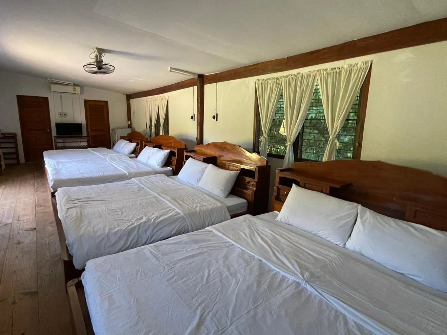 Bed in ห้วยน้ำรินรีสอร์ท The Creek Garden Resort