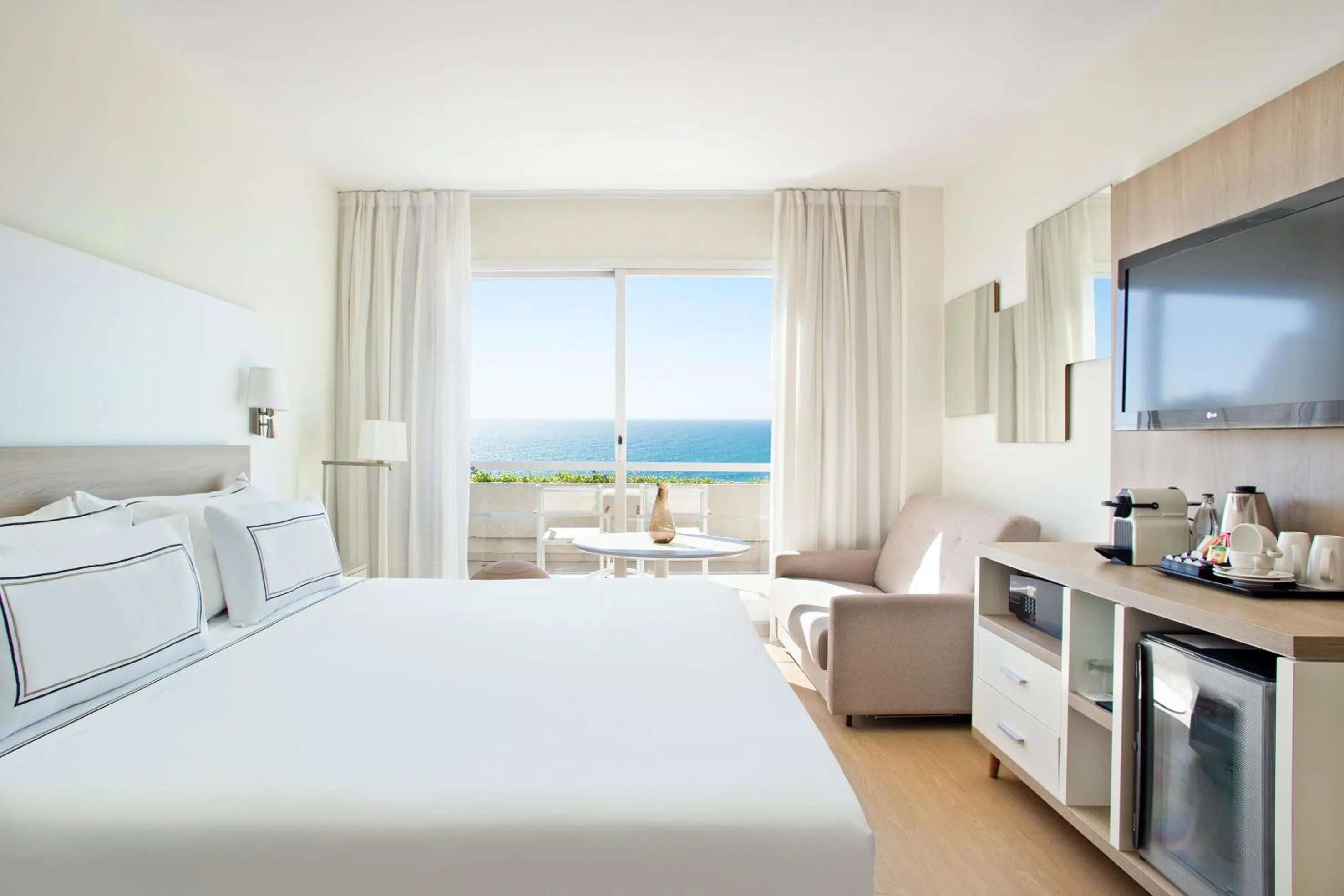 Coffee/tea facilities, Bed in Melia Sitges
