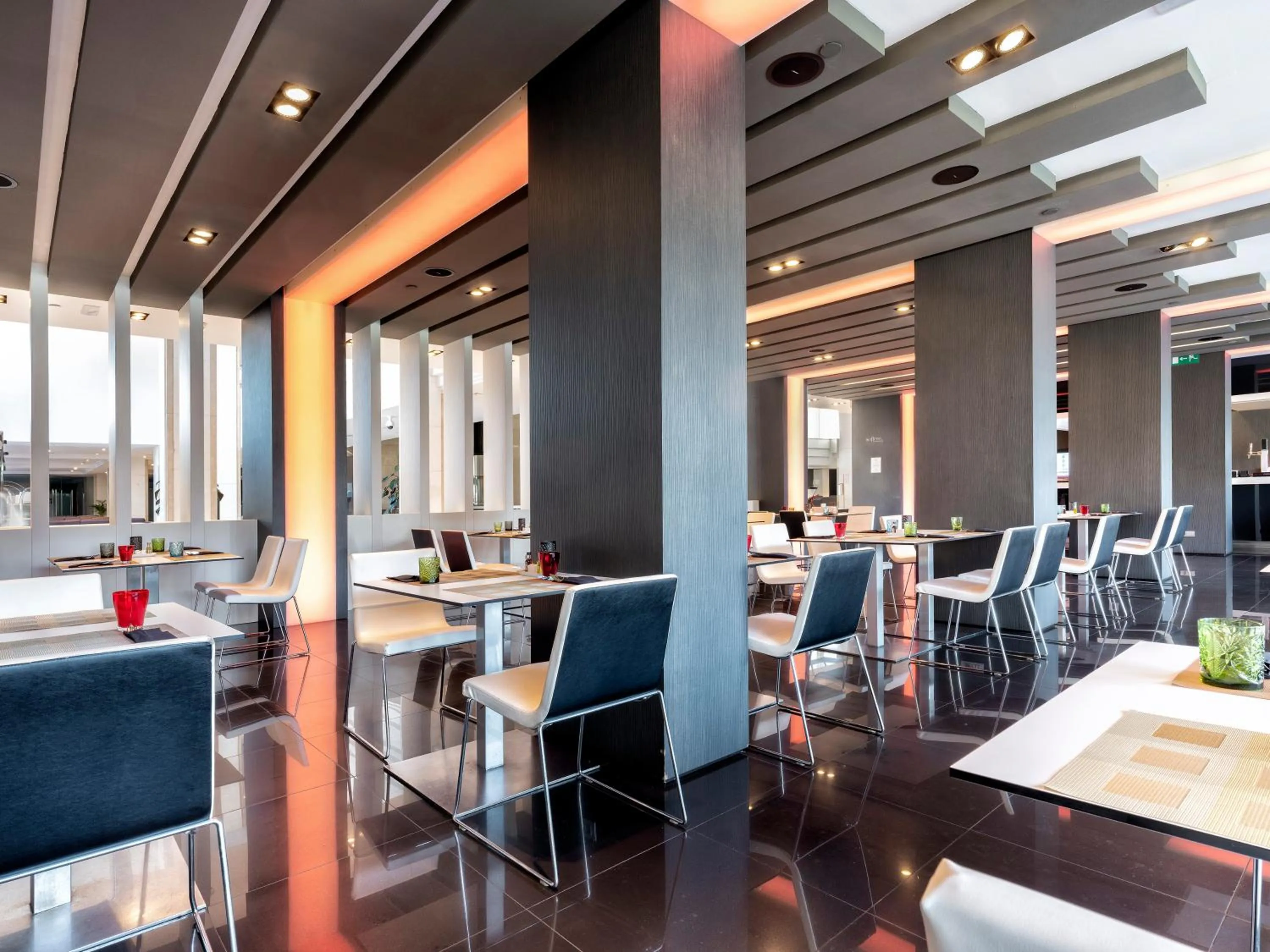 Restaurant/places to eat in Melia Sitges