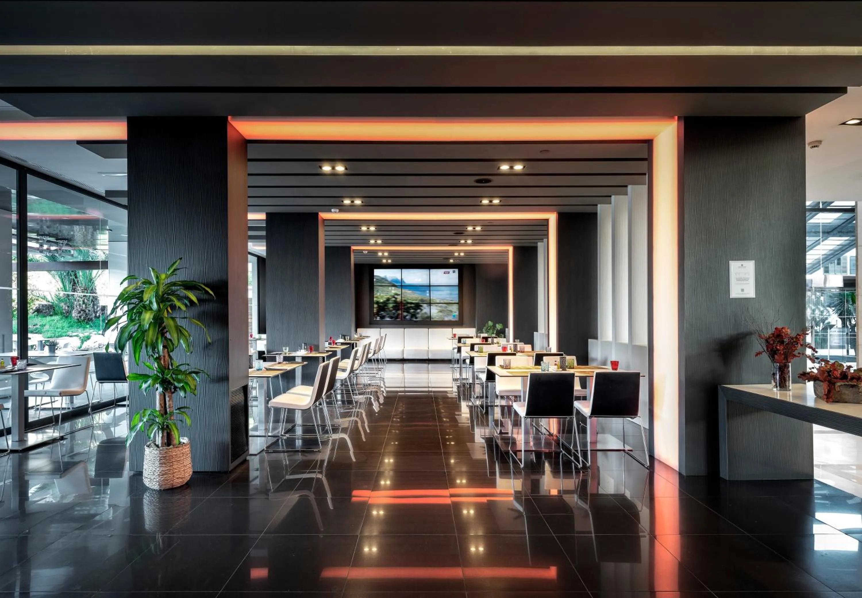 Restaurant/places to eat in Melia Sitges