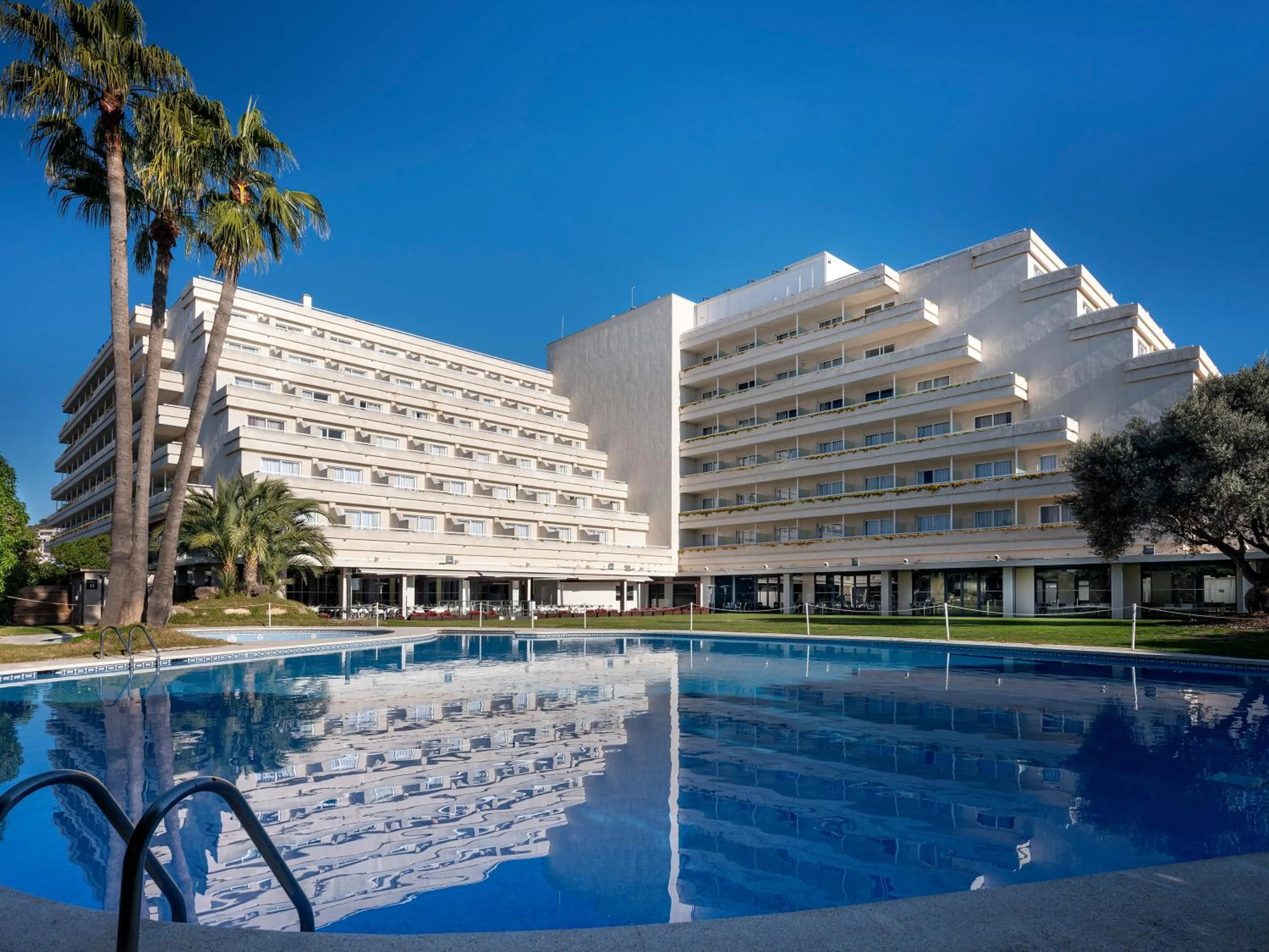 Property building in Melia Sitges