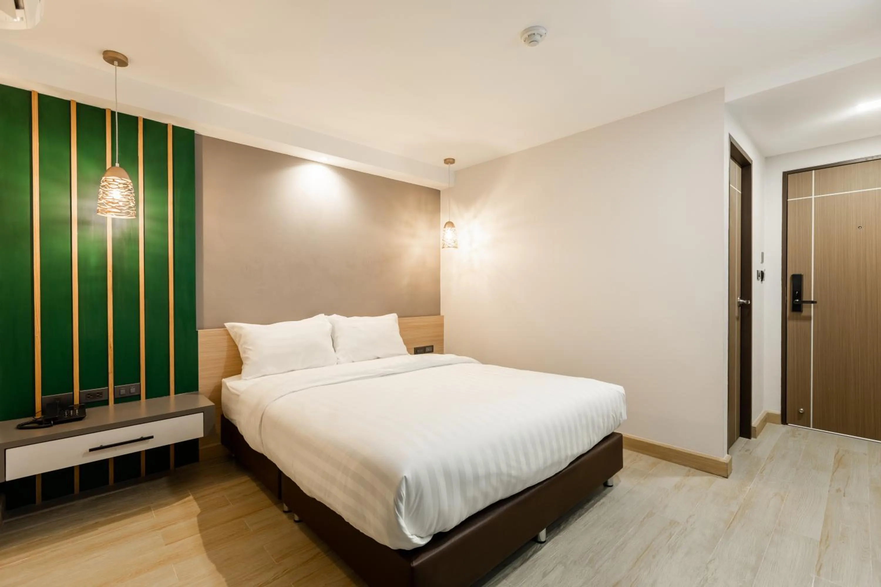 Bed in City Park Hotel Bangkok Pratunam by PCL