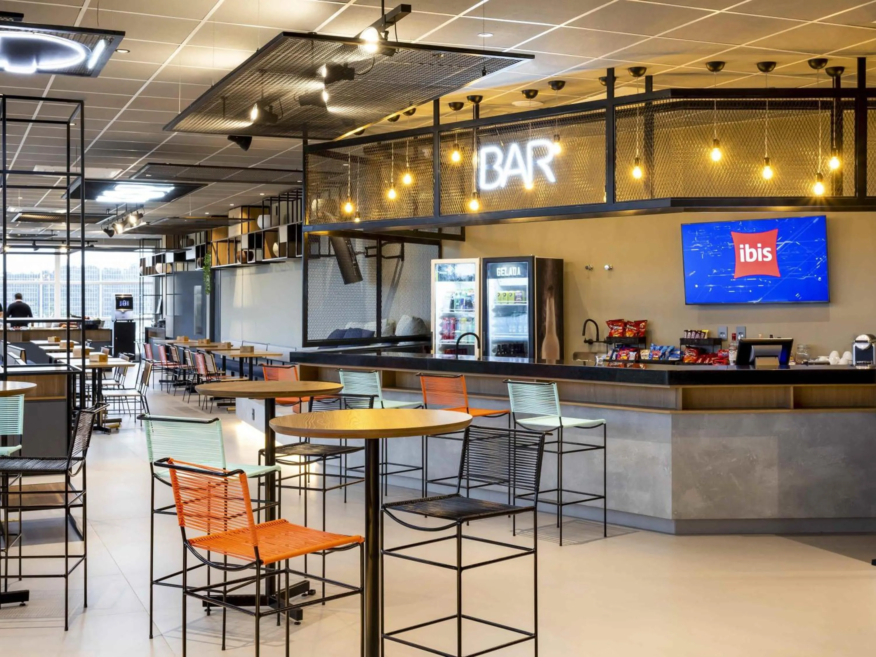 Lounge or bar in Ibis Aruja