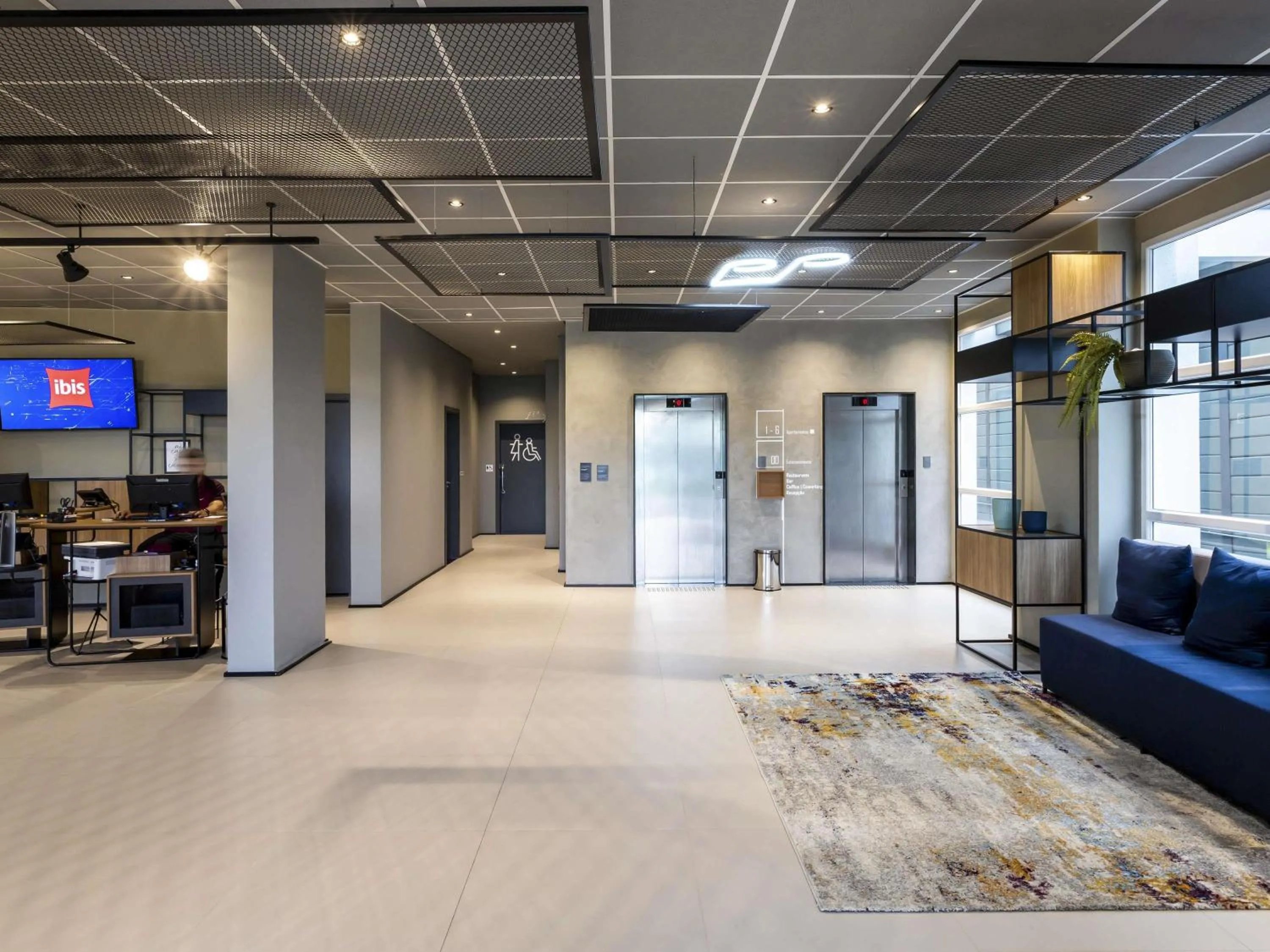 Property building in Ibis Aruja