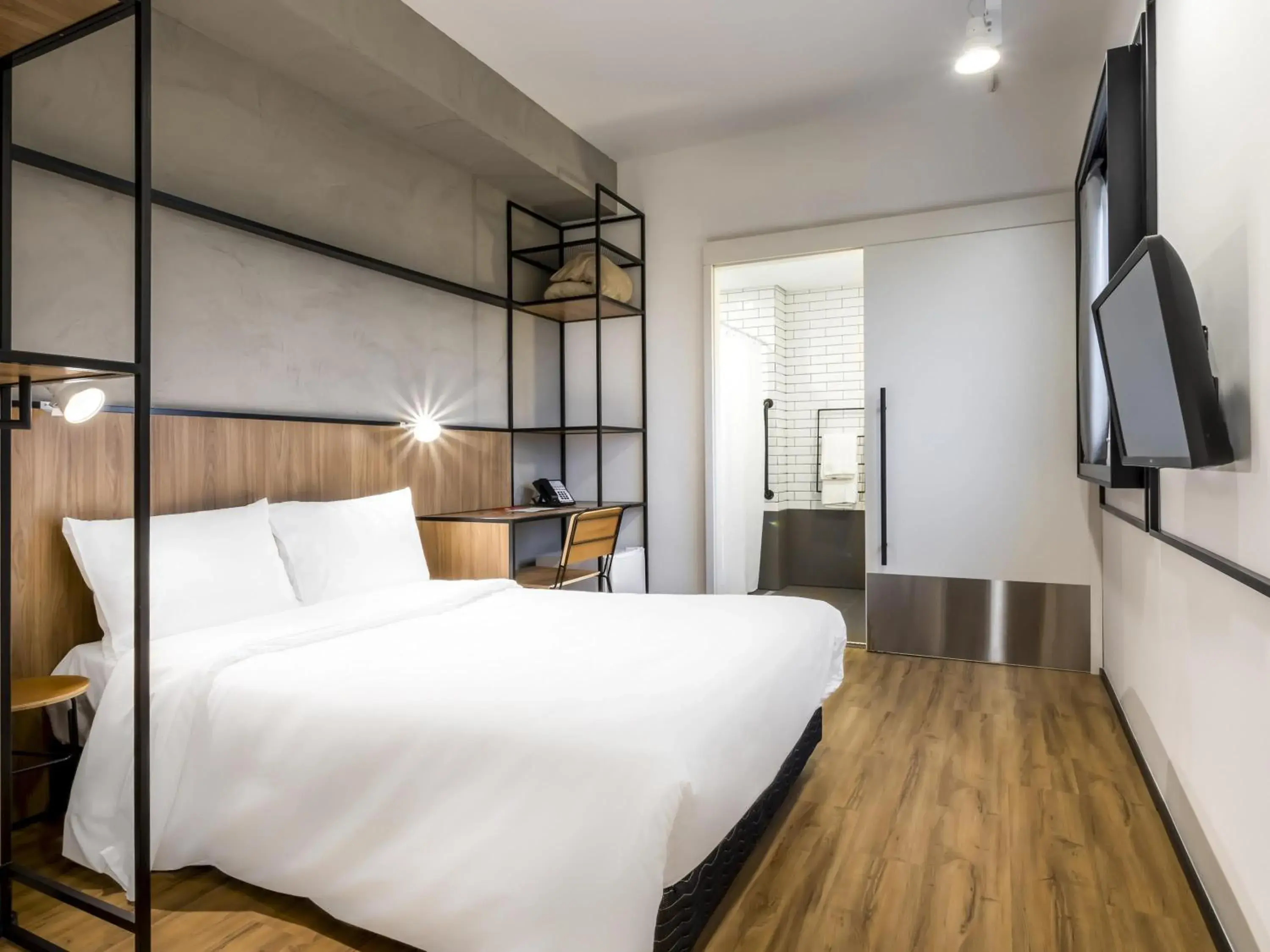 Adapted Double Room - single occupancy in Ibis Aruja Adapted Double Room - single occupancy in Ibis Aruja