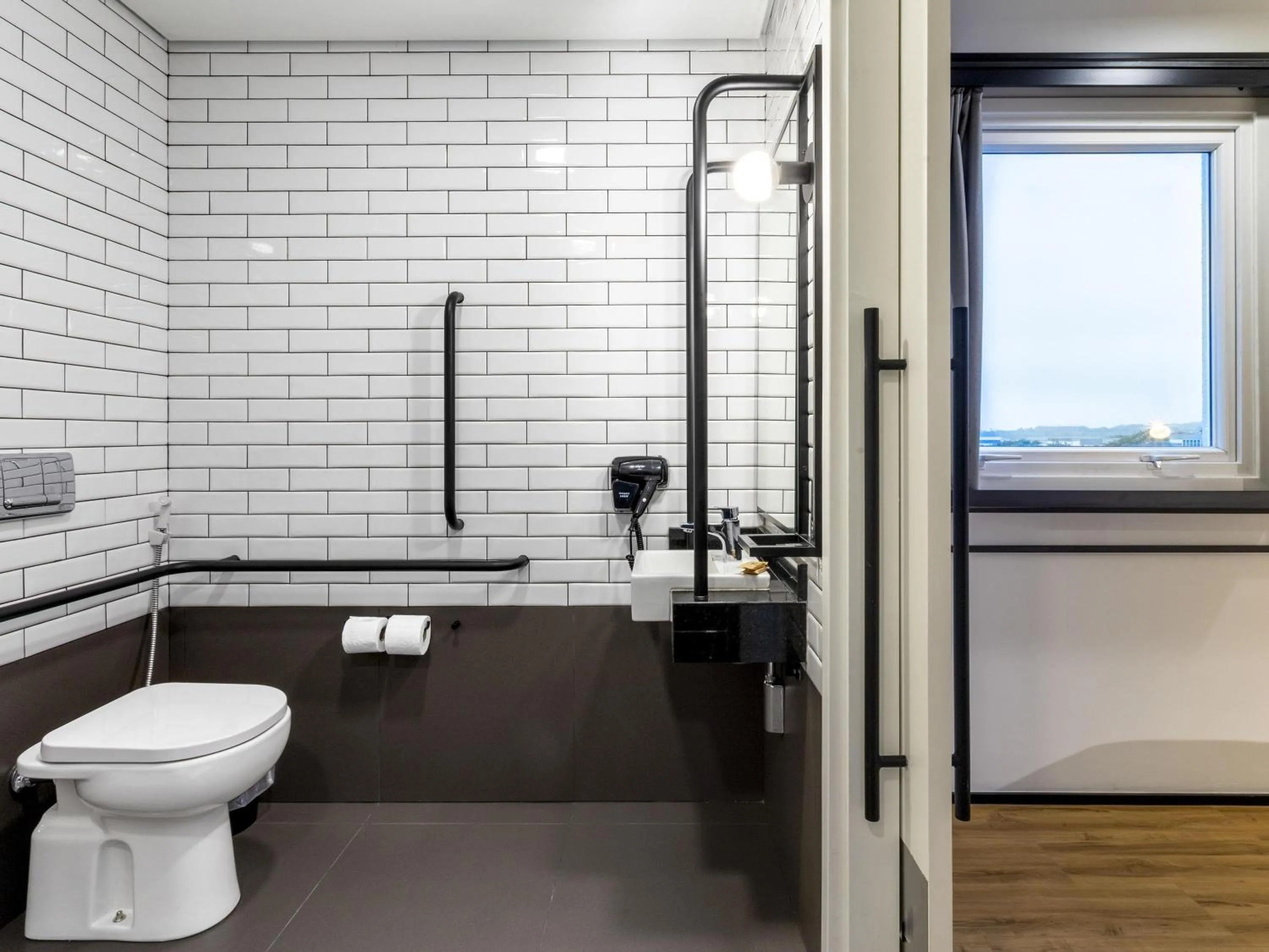 Bedroom in Ibis Aruja