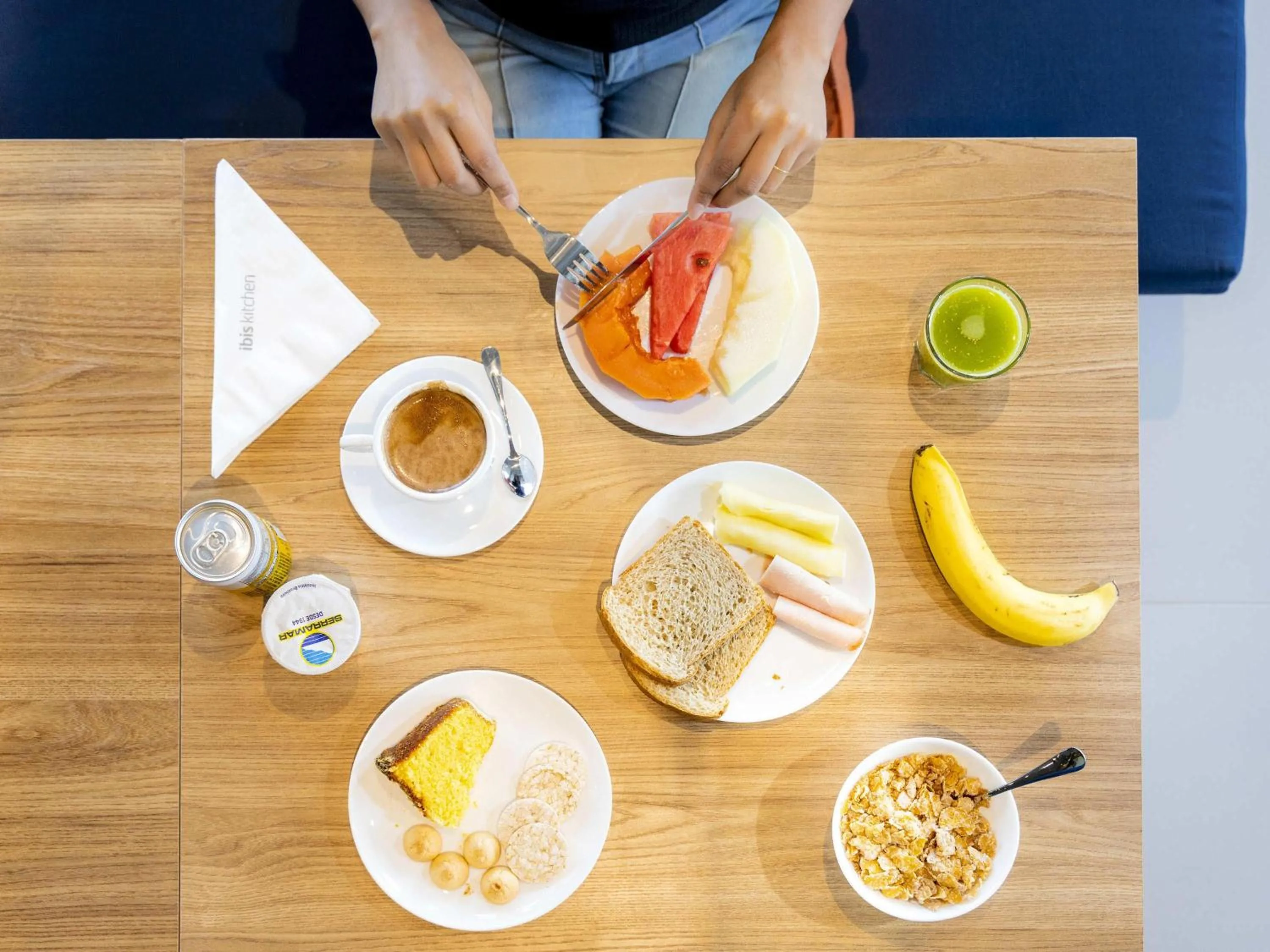 Restaurant/places to eat in Ibis Aruja