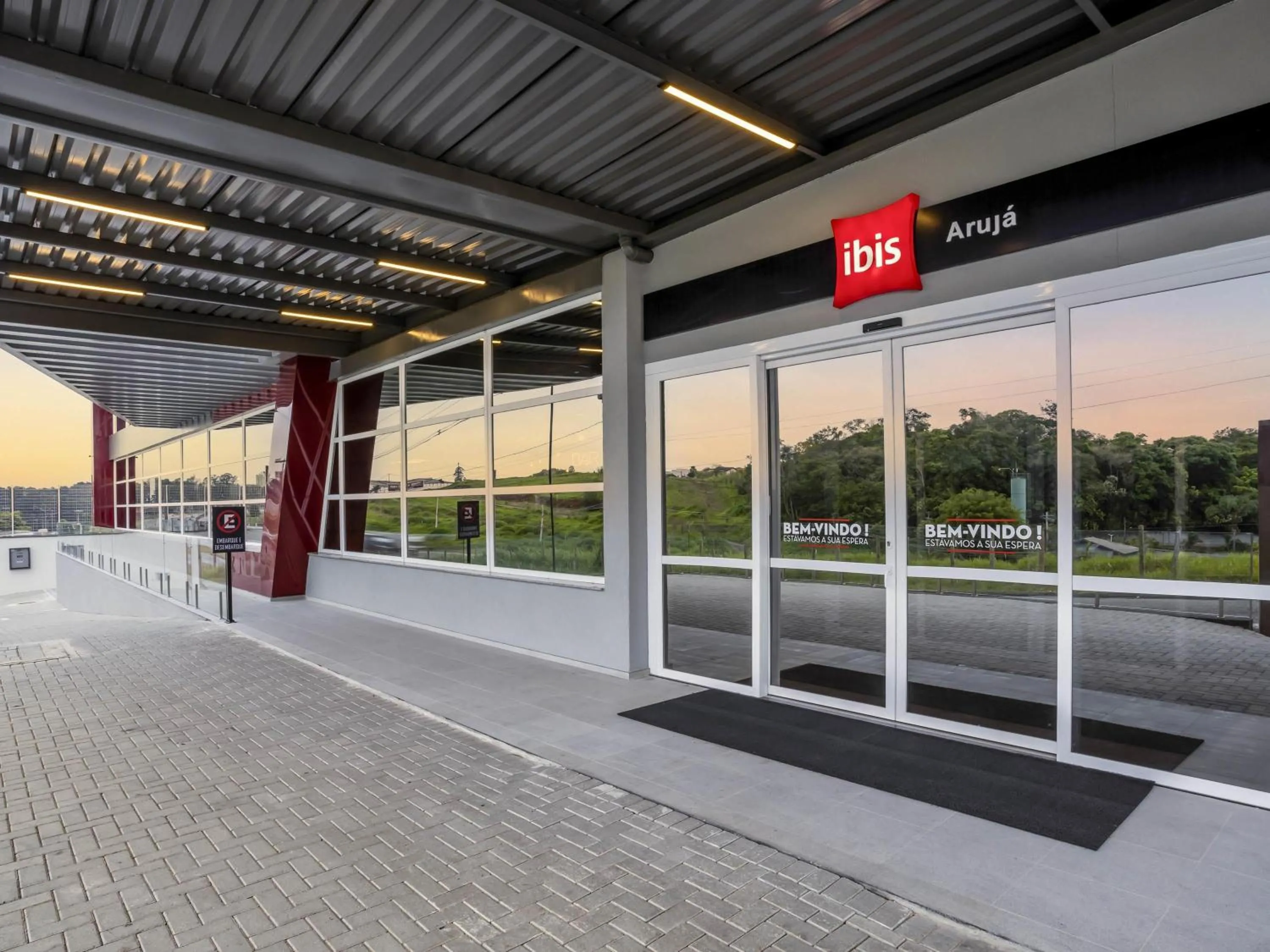 Property building in Ibis Aruja