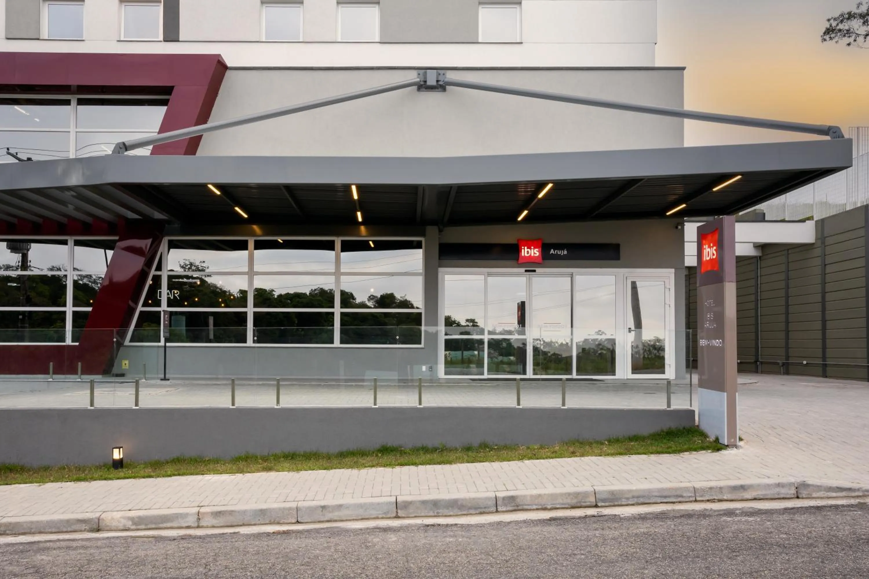 Property building in Ibis Aruja