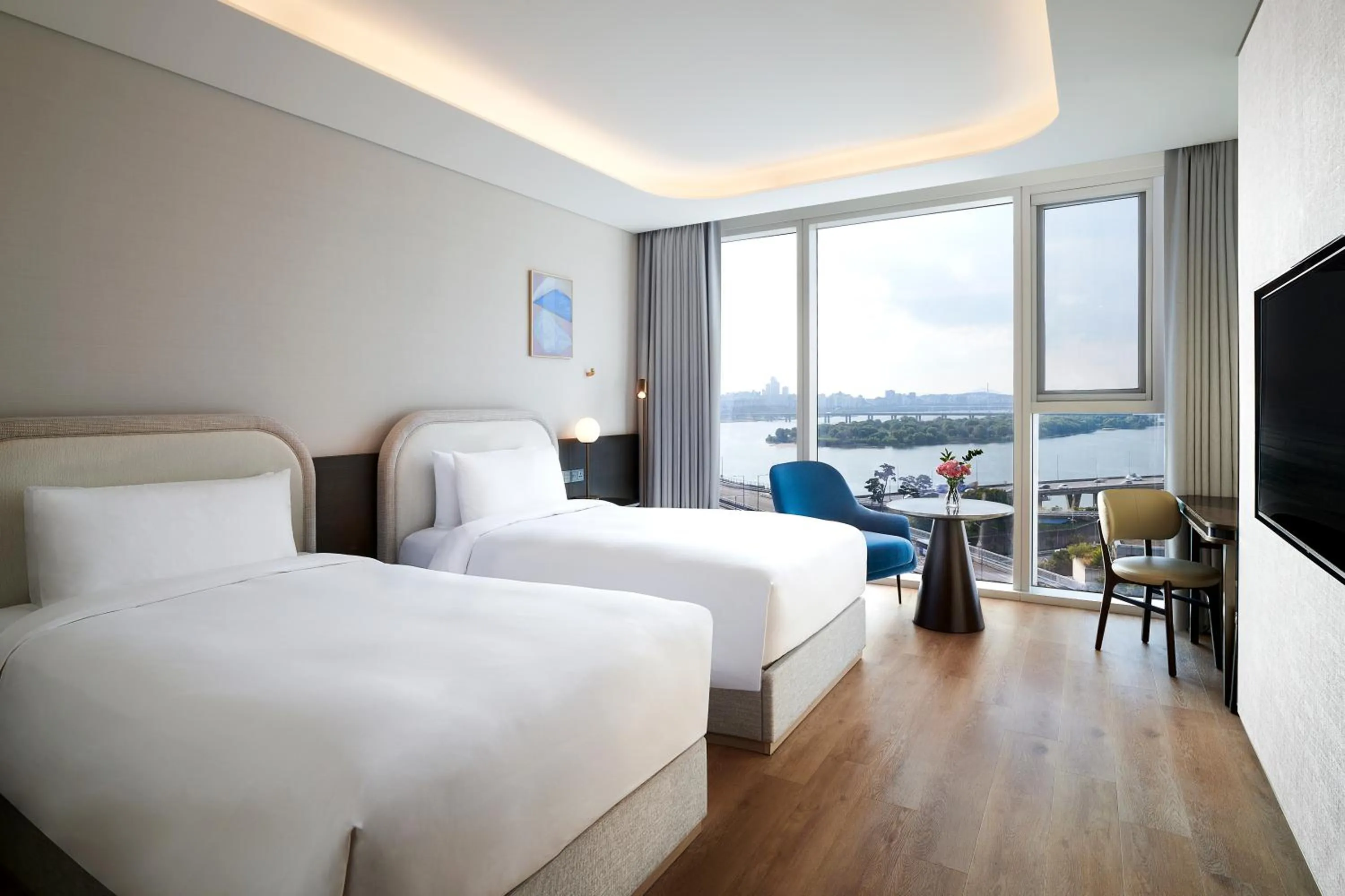 Photo of the whole room, Bed in Naru Ambassador Hotel Seoul - MGallery Collection