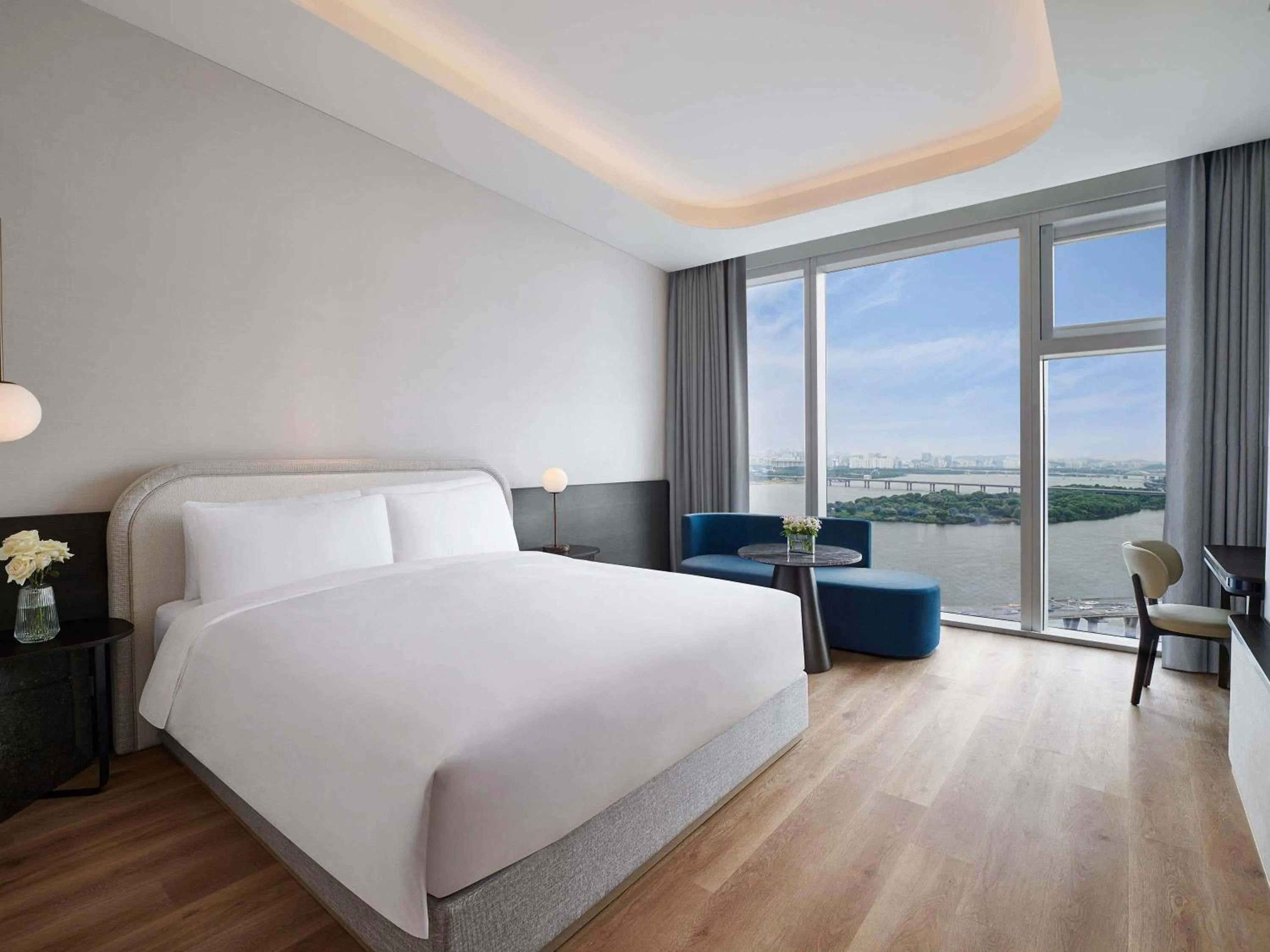 Bedroom, Bed in Naru Ambassador Hotel Seoul - MGallery Collection