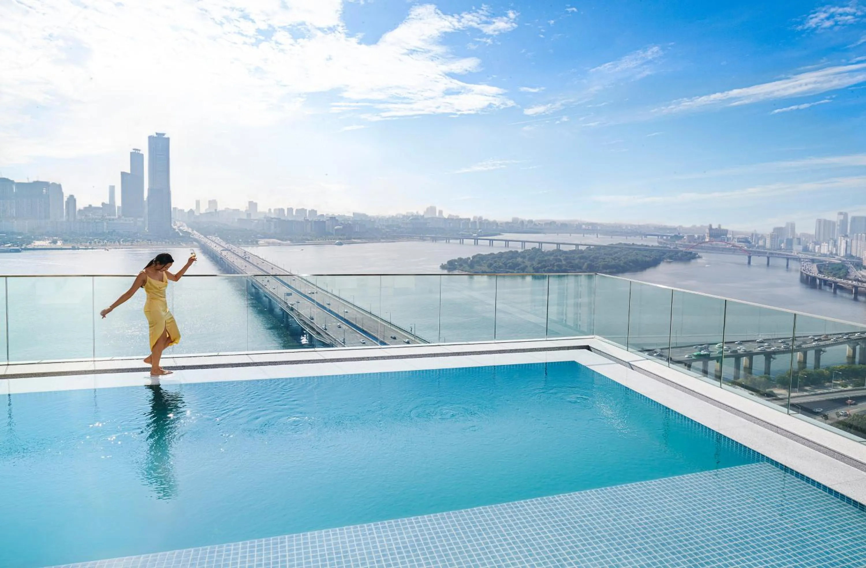 Swimming pool in Naru Ambassador Hotel Seoul - MGallery Collection