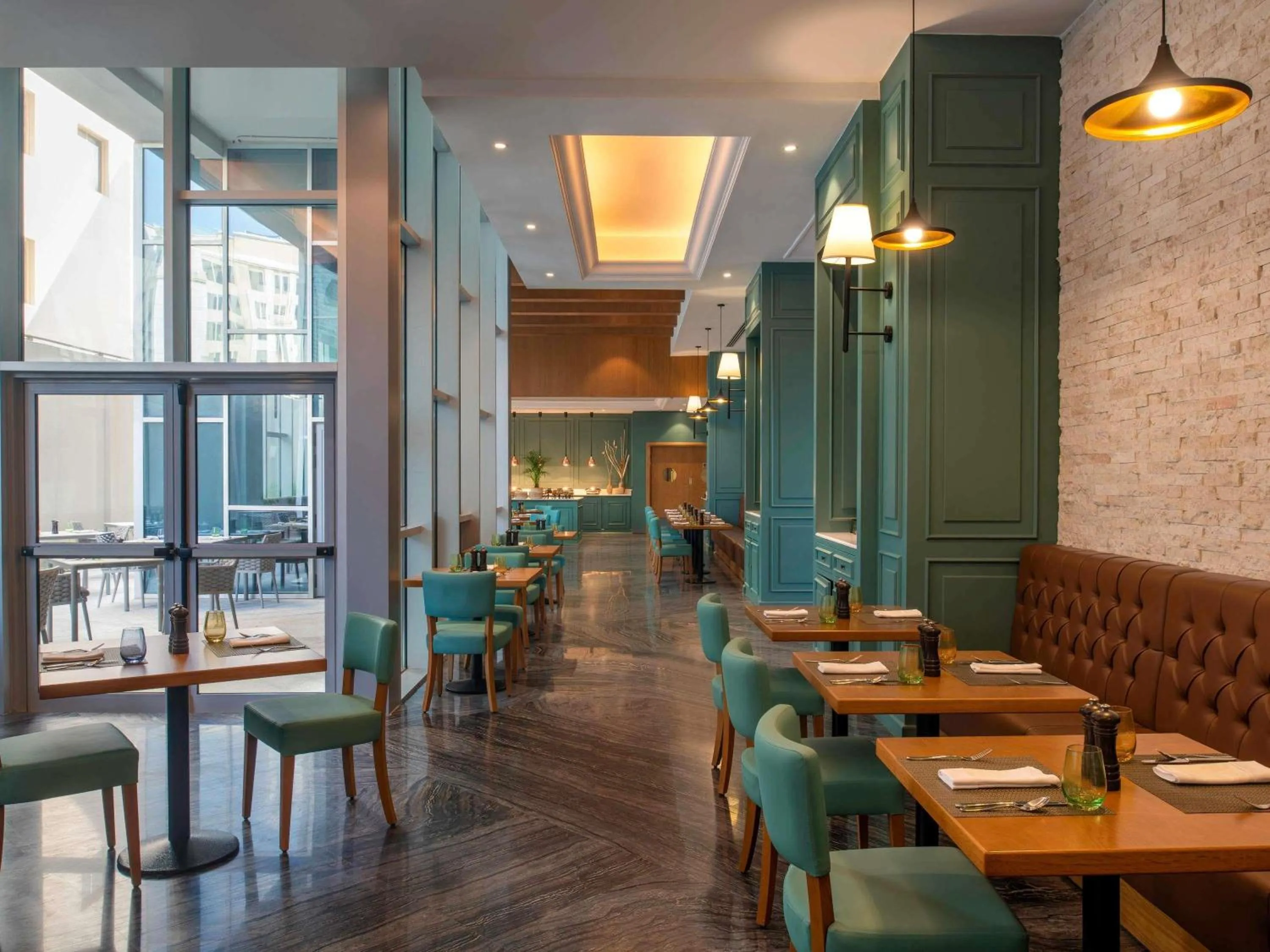 Restaurant/places to eat in ibis Doha