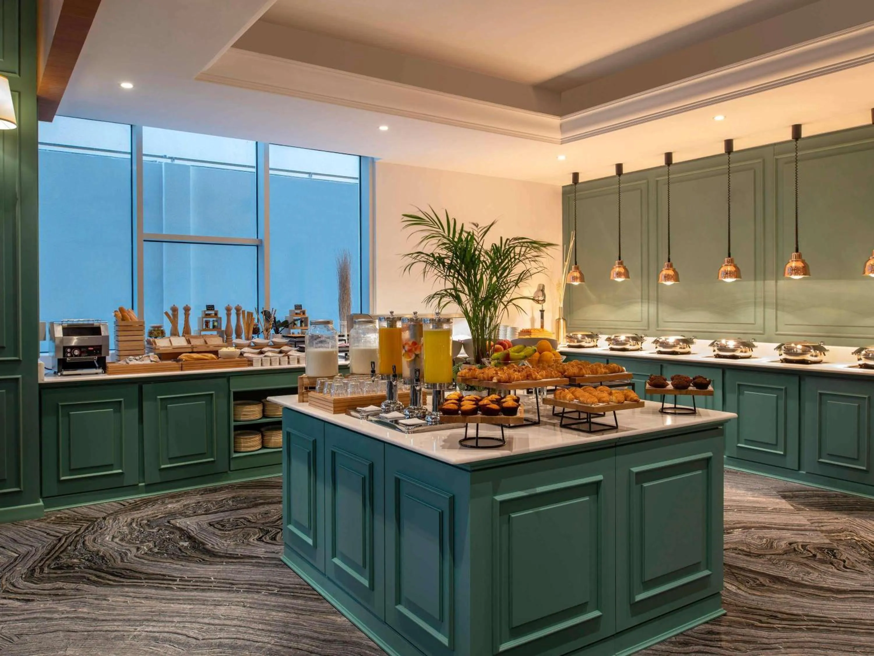 Restaurant/places to eat in ibis Doha