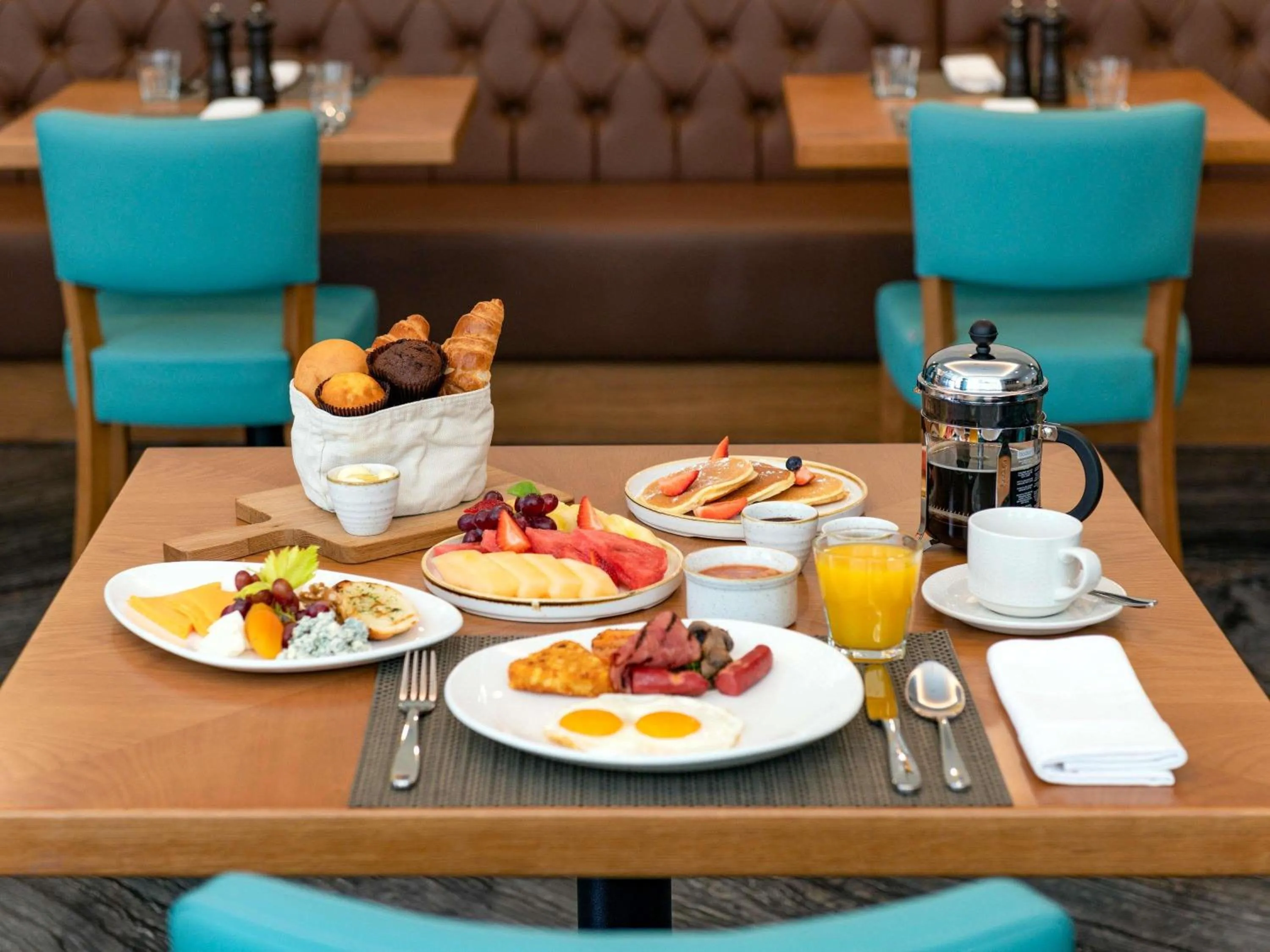 Restaurant/places to eat in ibis Doha