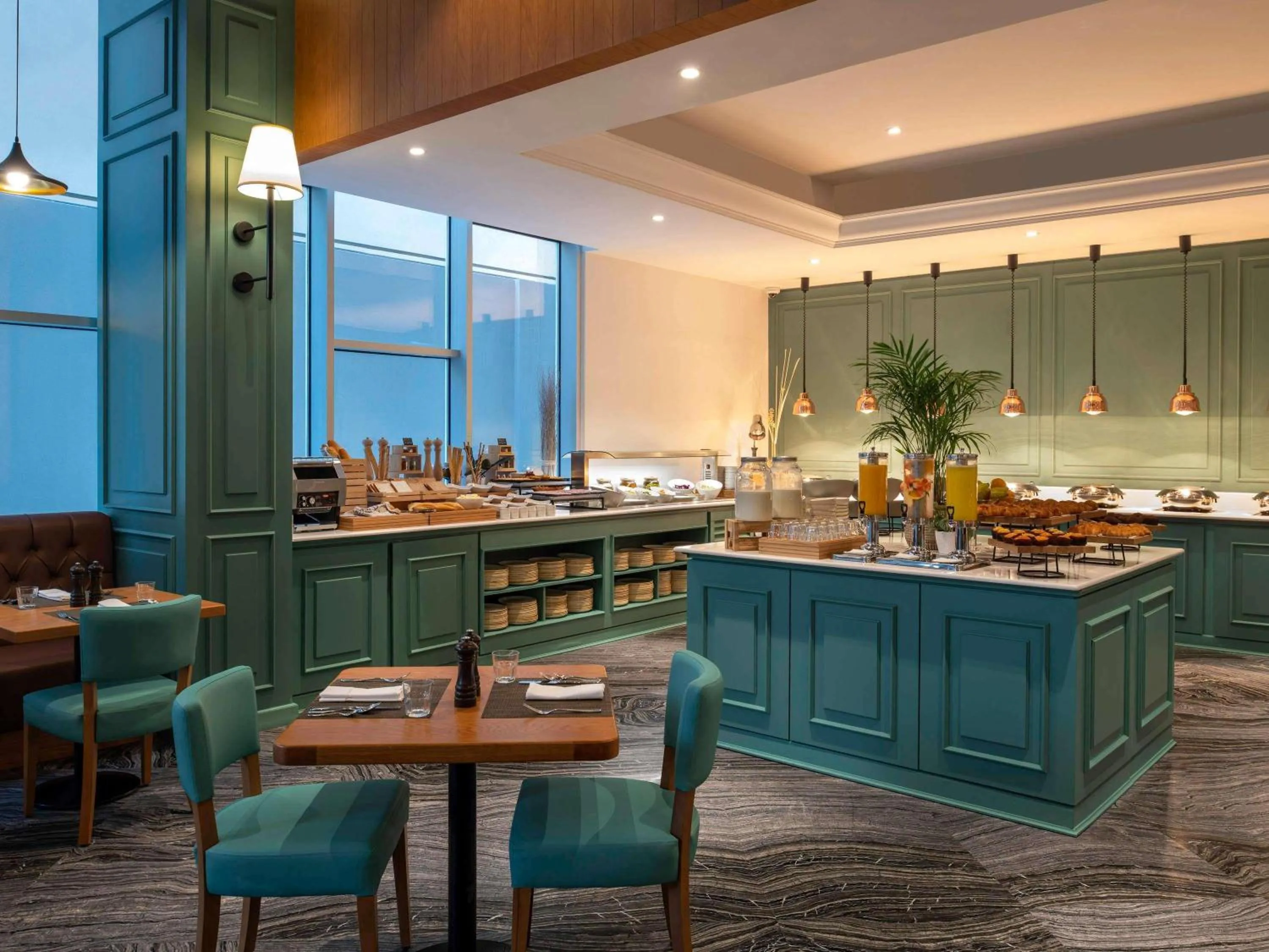 Restaurant/places to eat in ibis Doha