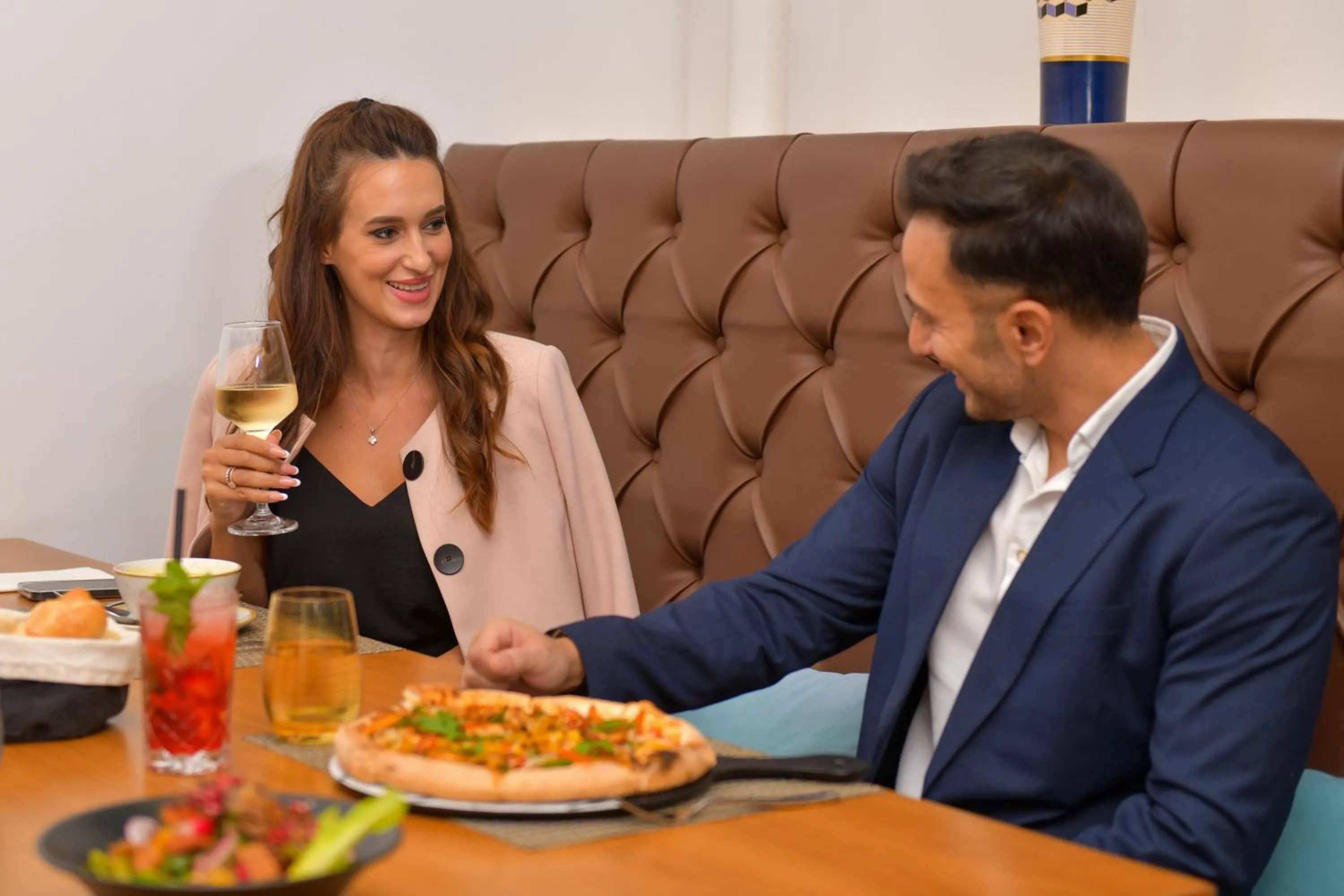 Restaurant/places to eat in ibis Doha