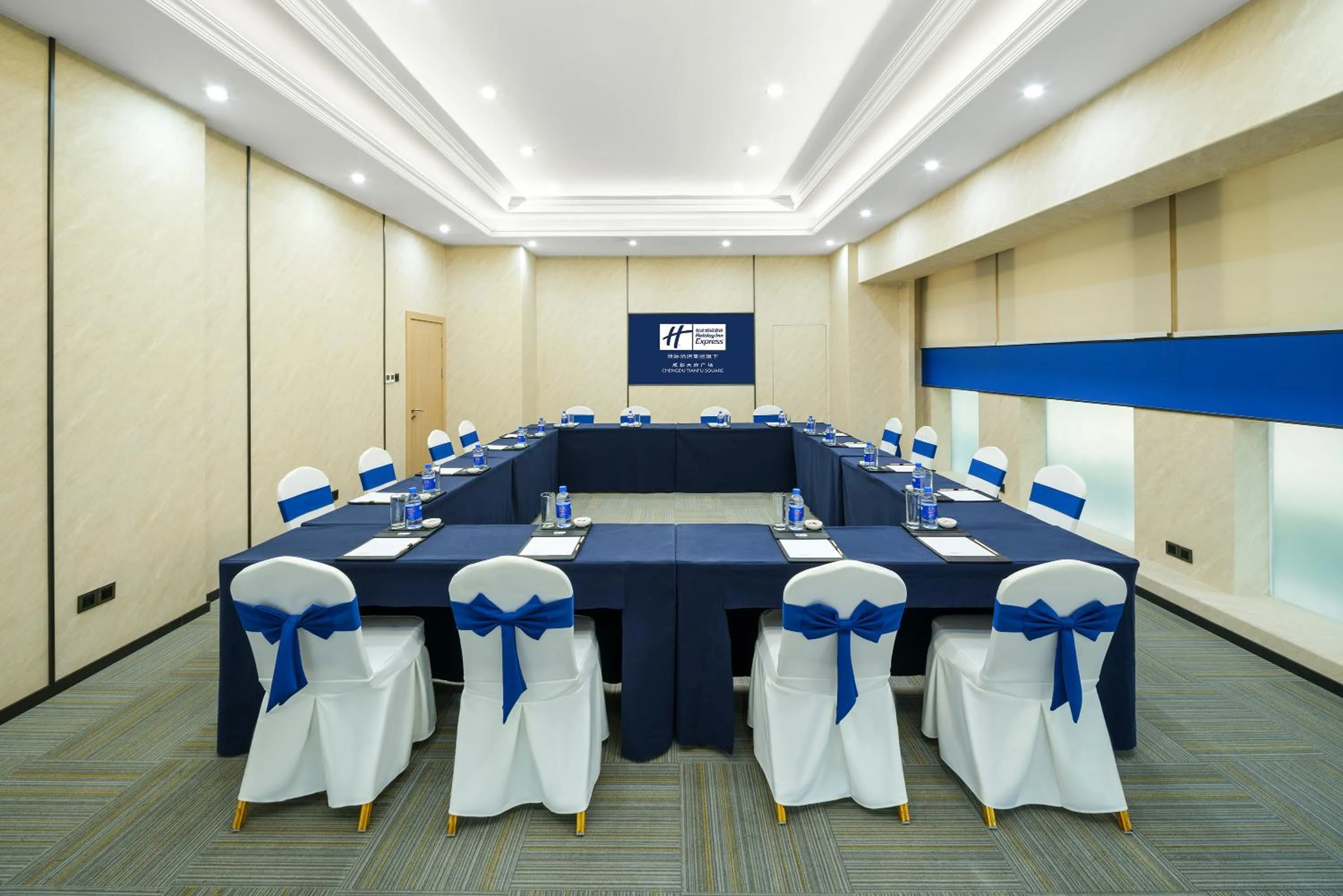 Meeting/conference room in Holiday Inn Express Chengdu Tianfu Square by IHG - Chunxi Road and Kuanzhai Alley