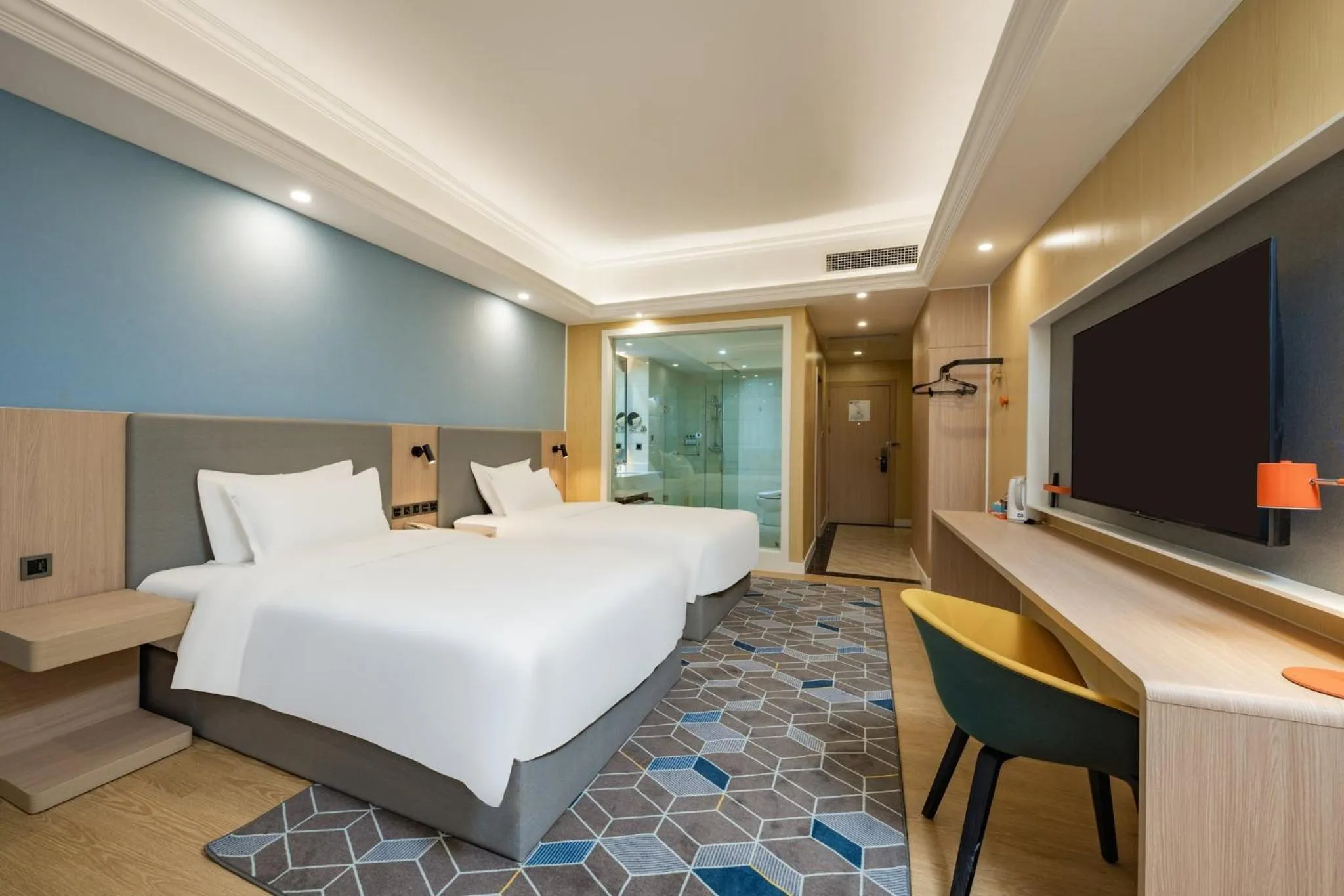 Photo of the whole room, Bed in Holiday Inn Express Chengdu Tianfu Square by IHG - Chunxi Road and Kuanzhai Alley
