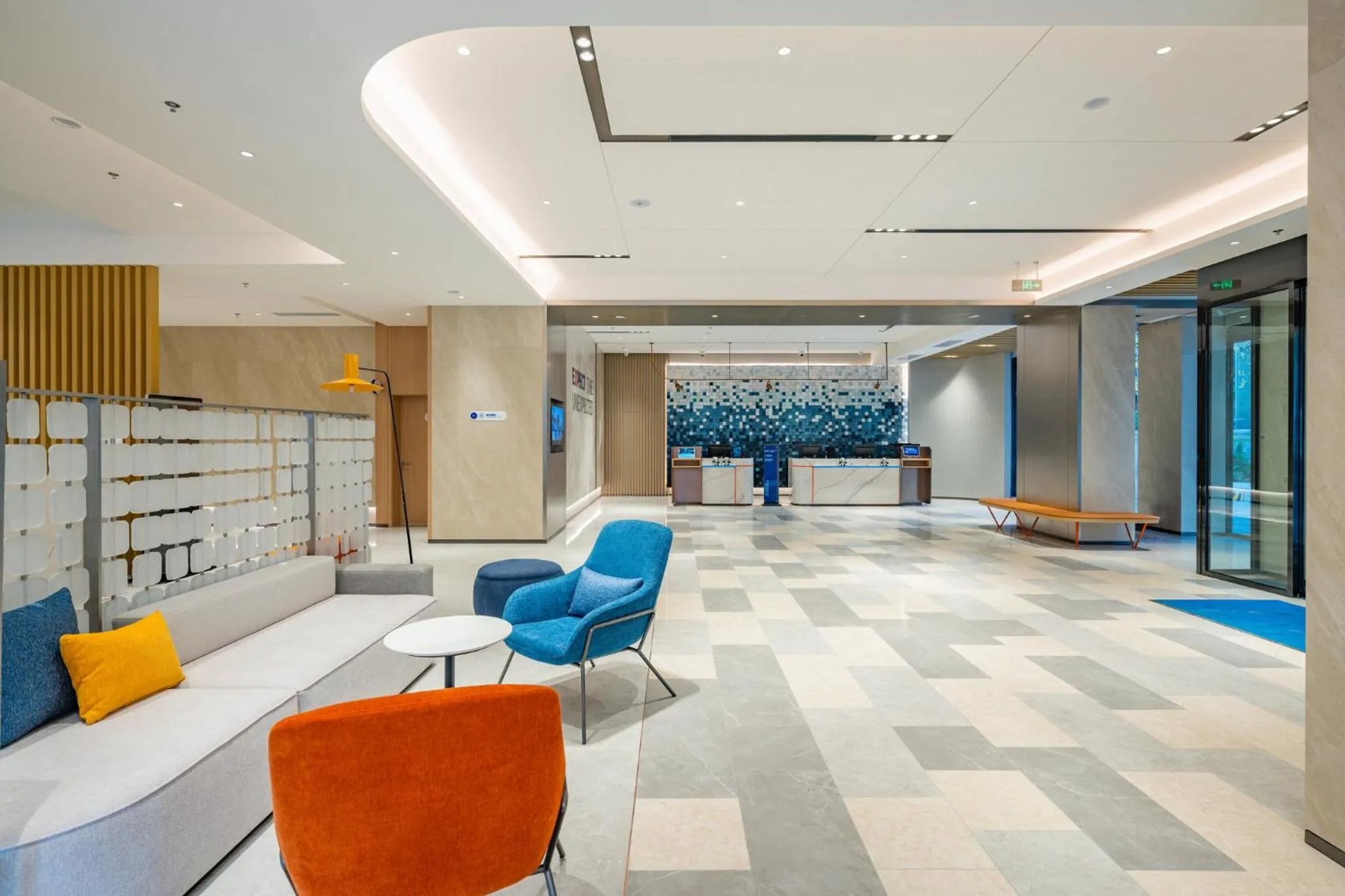 Property building in Holiday Inn Express Chengdu Tianfu Square by IHG - Chunxi Road and Kuanzhai Alley