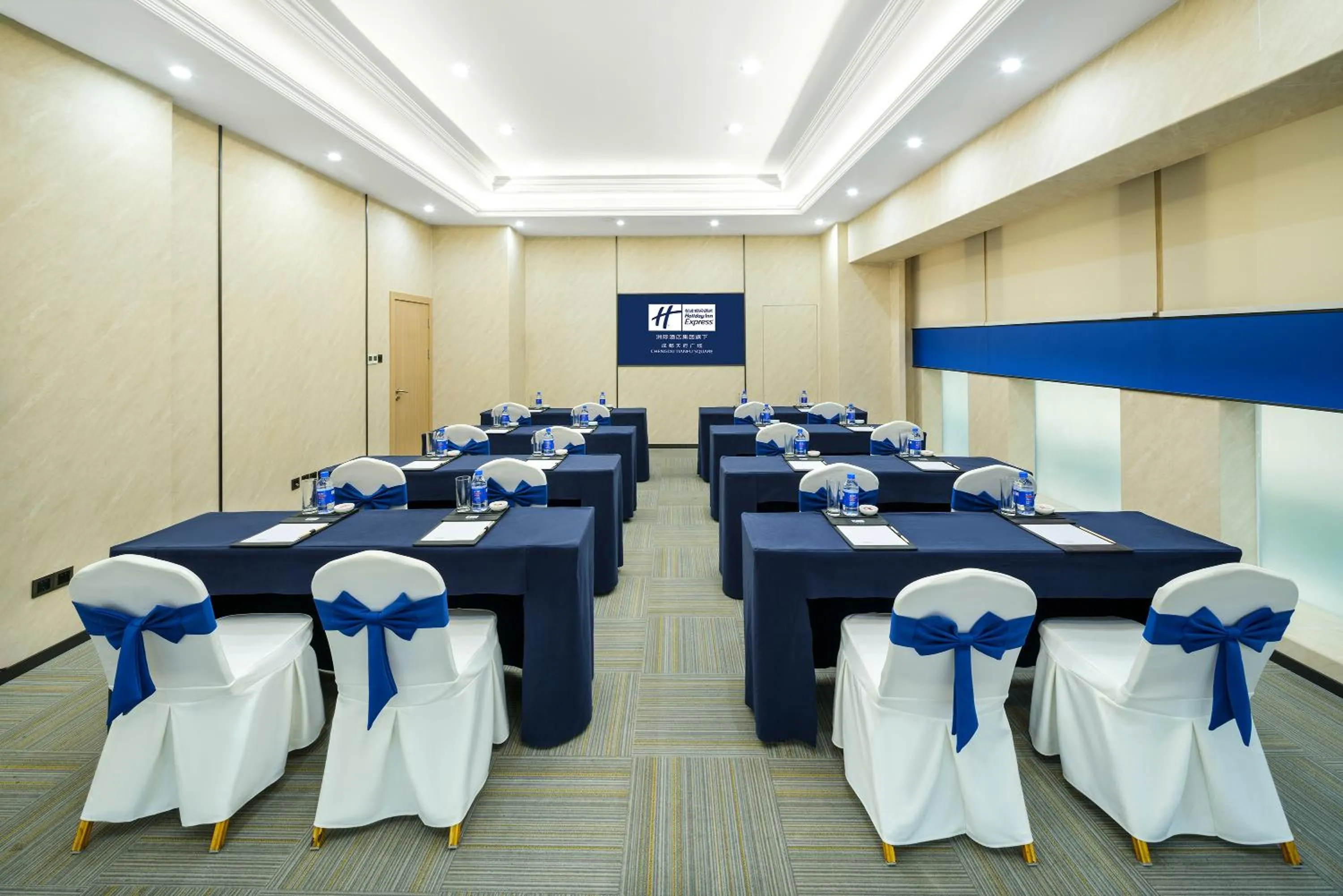 Meeting/conference room in Holiday Inn Express Chengdu Tianfu Square by IHG - Chunxi Road and Kuanzhai Alley
