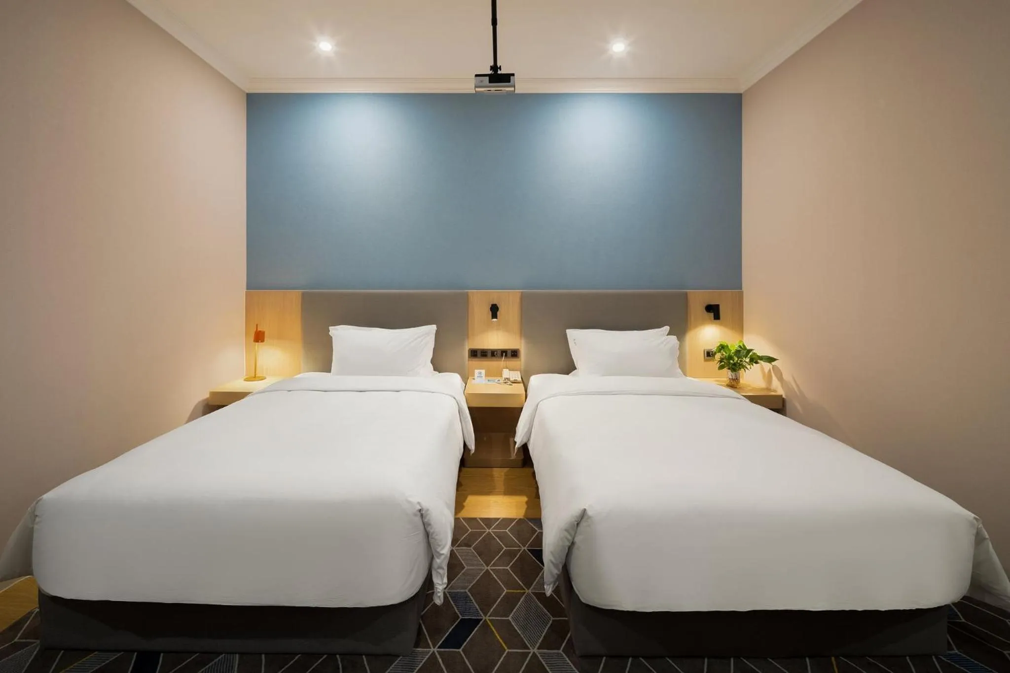 Photo of the whole room, Bed in Holiday Inn Express Chengdu Tianfu Square by IHG - Chunxi Road and Kuanzhai Alley