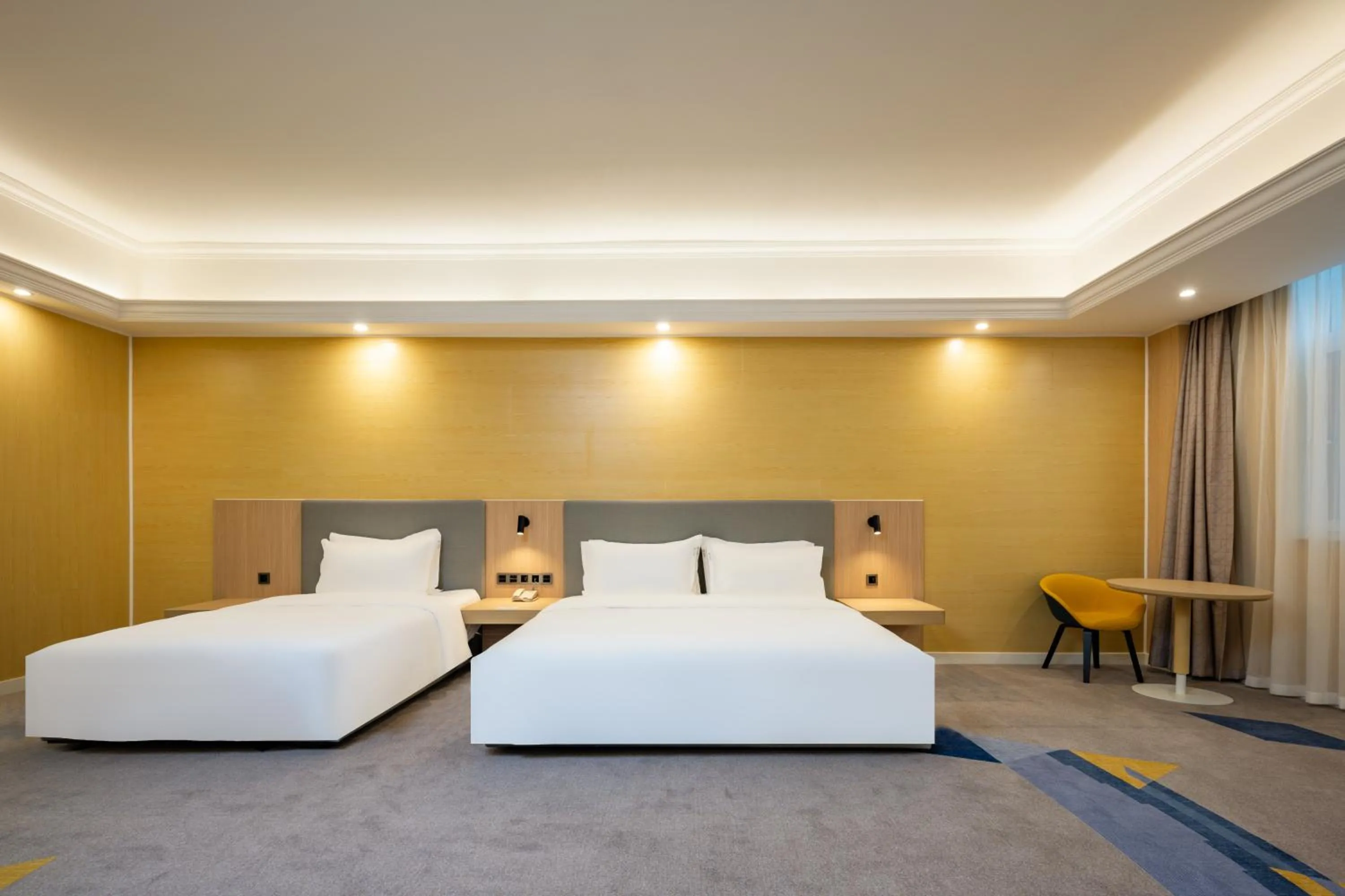 Bed in Holiday Inn Express Chengdu Tianfu Square by IHG - Chunxi Road and Kuanzhai Alley