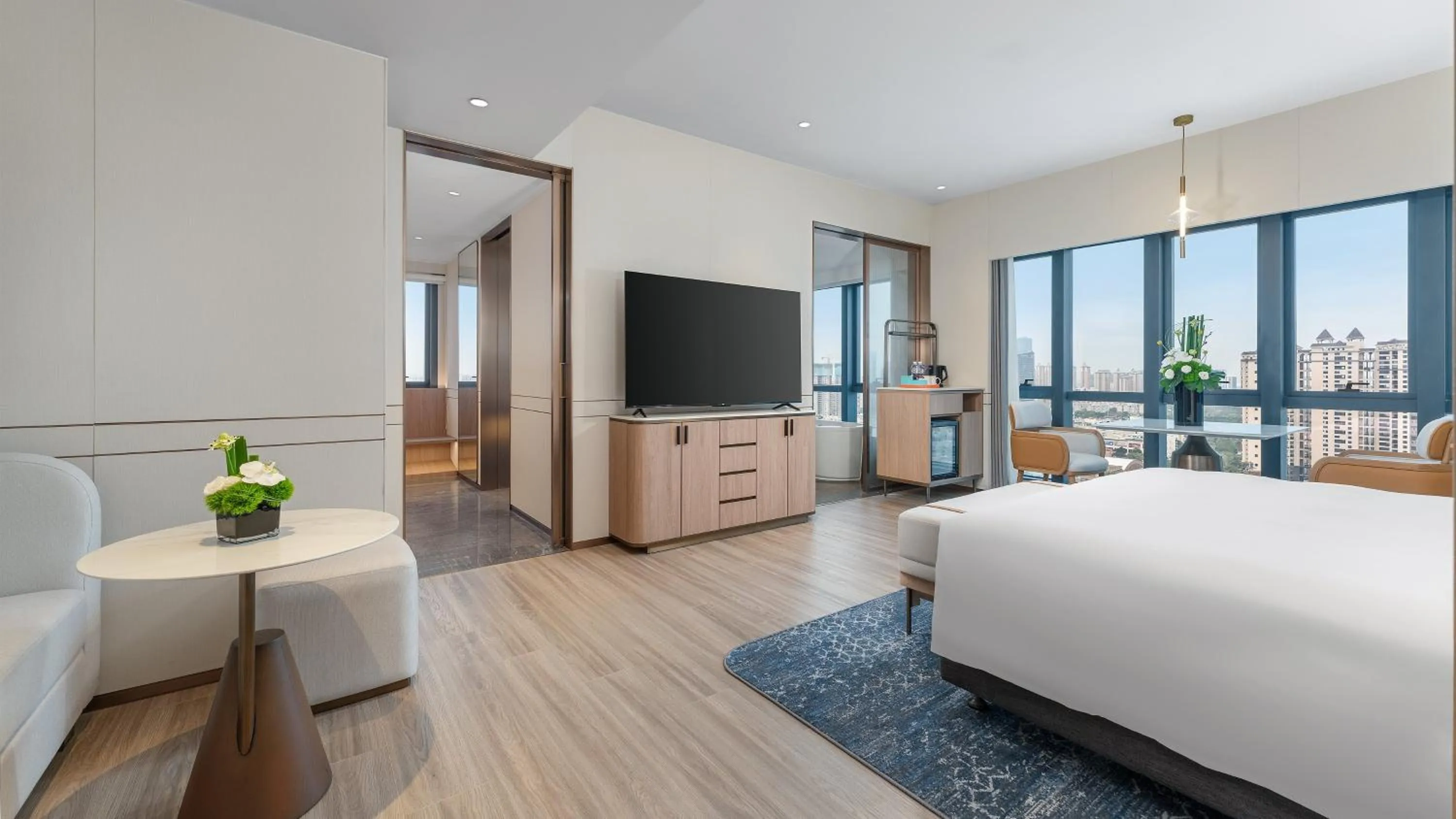 Photo of the whole room, Bed in Holiday Inn Express Shunde Daliang by IHG