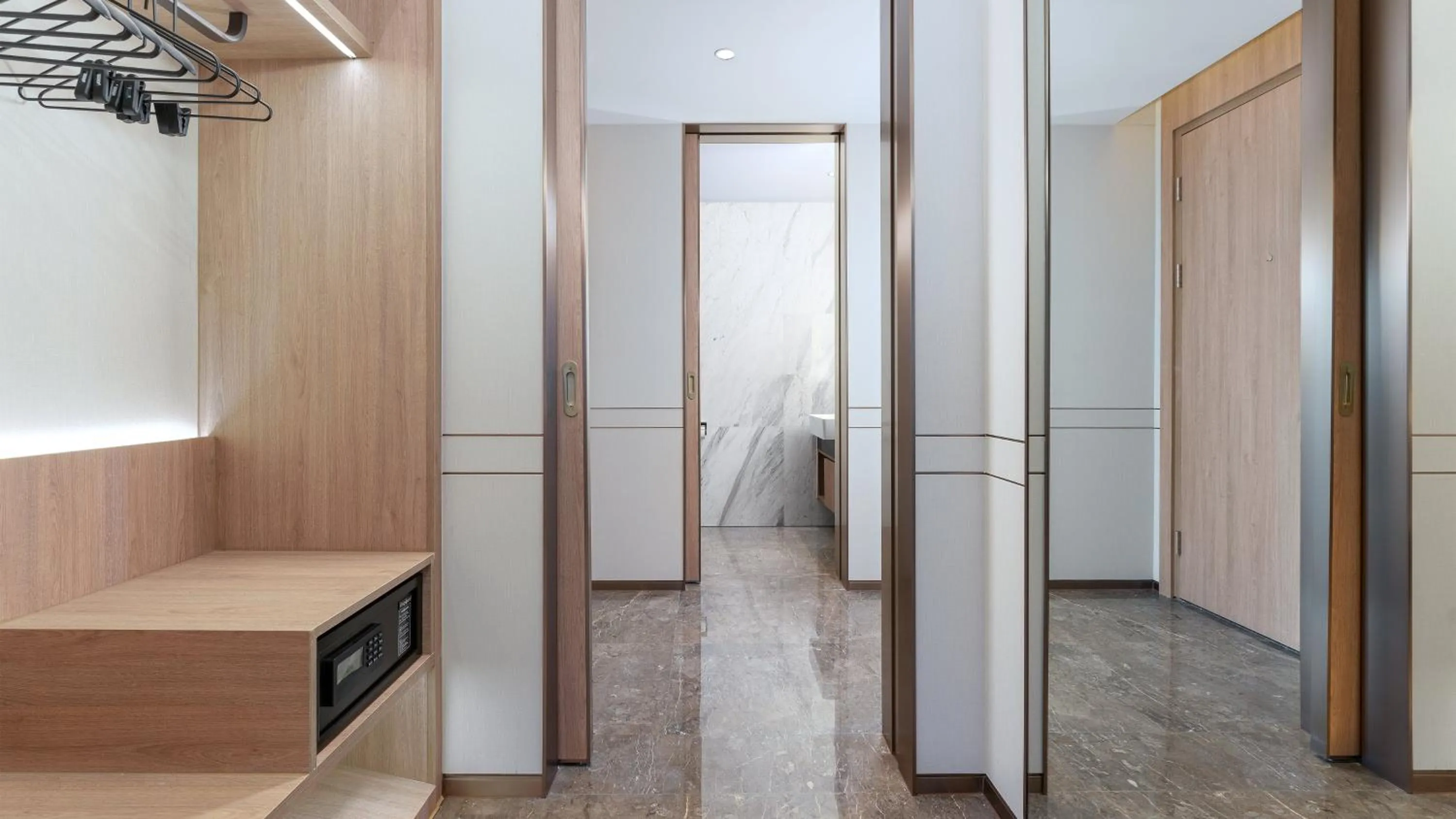 Photo of the whole room, Bed in Holiday Inn Express Shunde Daliang by IHG