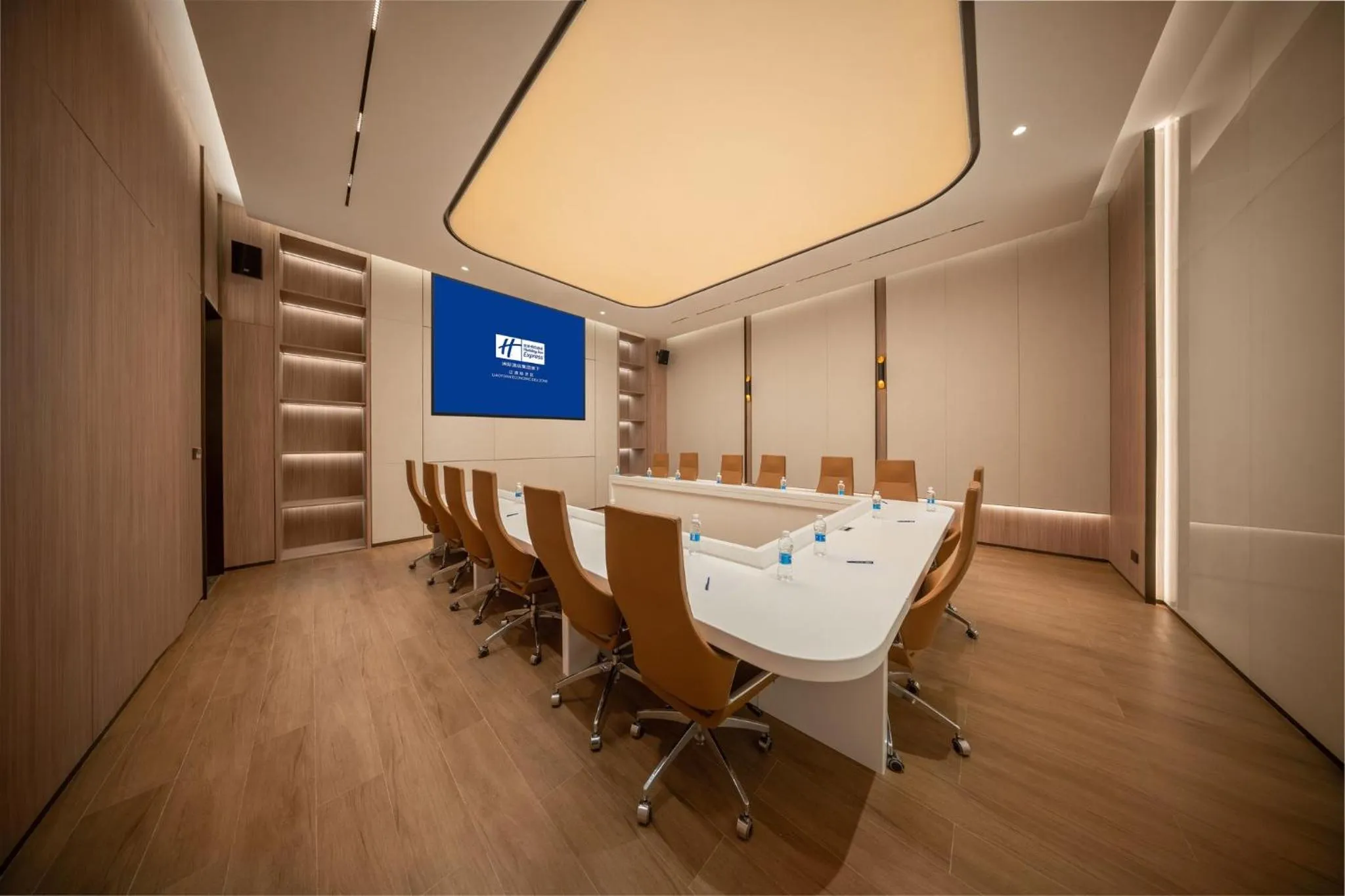 Meeting/conference room in Holiday Inn Express Liaoyuan Economic Dev Zone by IHG