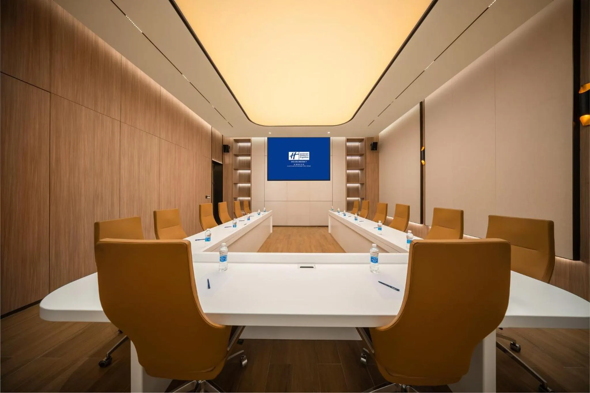 Meeting/conference room in Holiday Inn Express Liaoyuan Economic Dev Zone by IHG