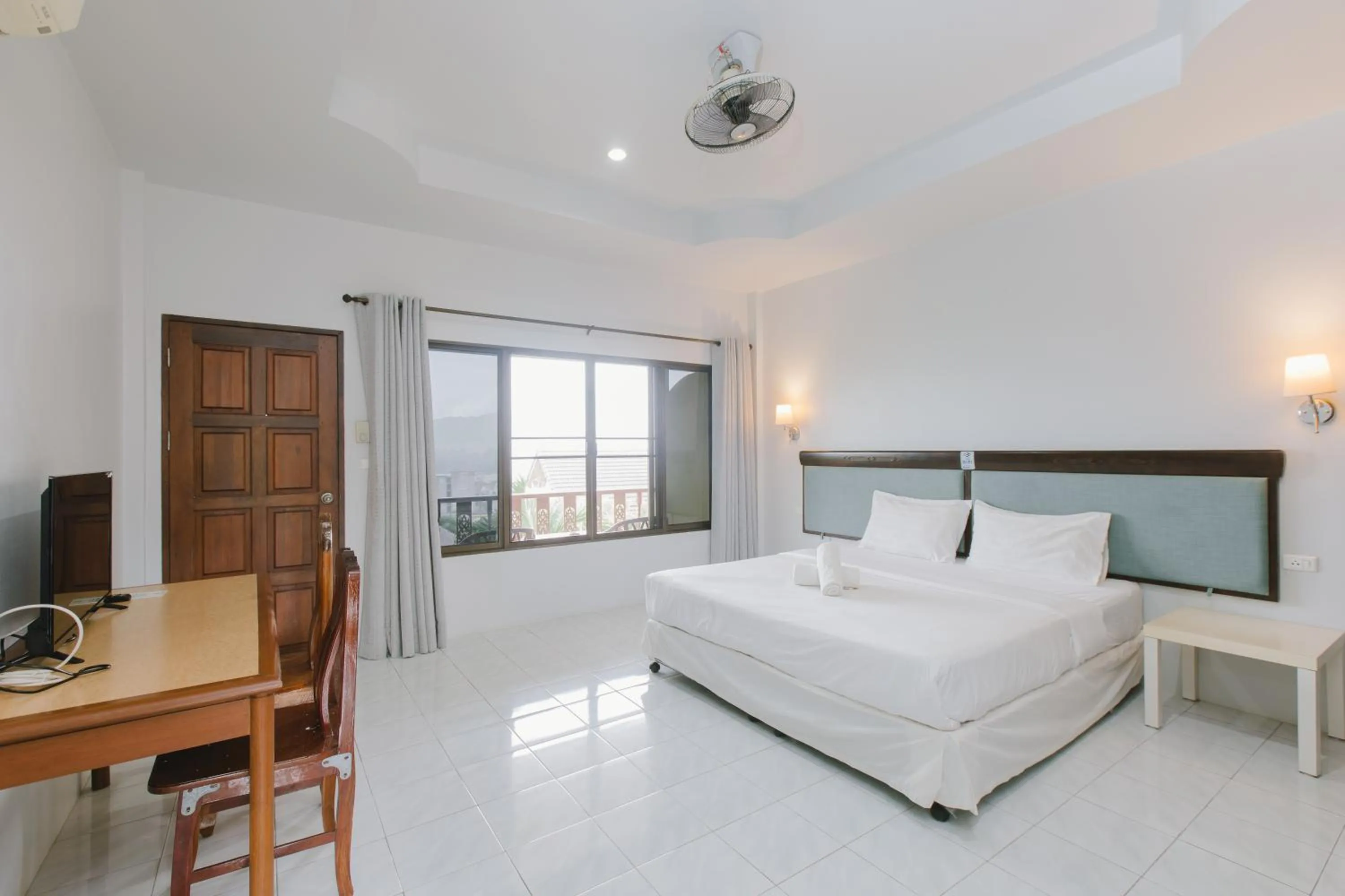 Photo of the whole room, Bed in Kataonsea bungalows