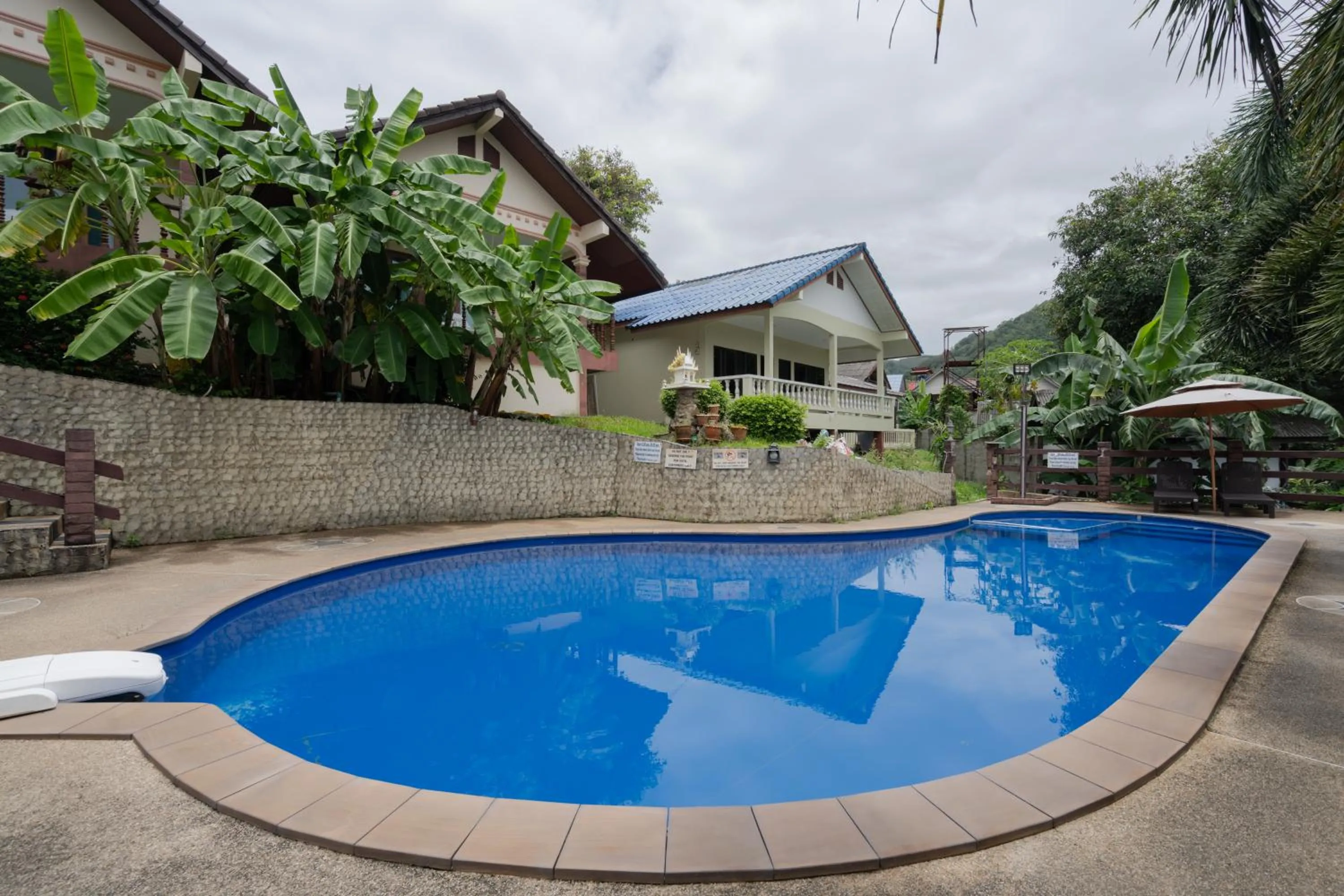 Swimming pool in Kataonsea bungalows