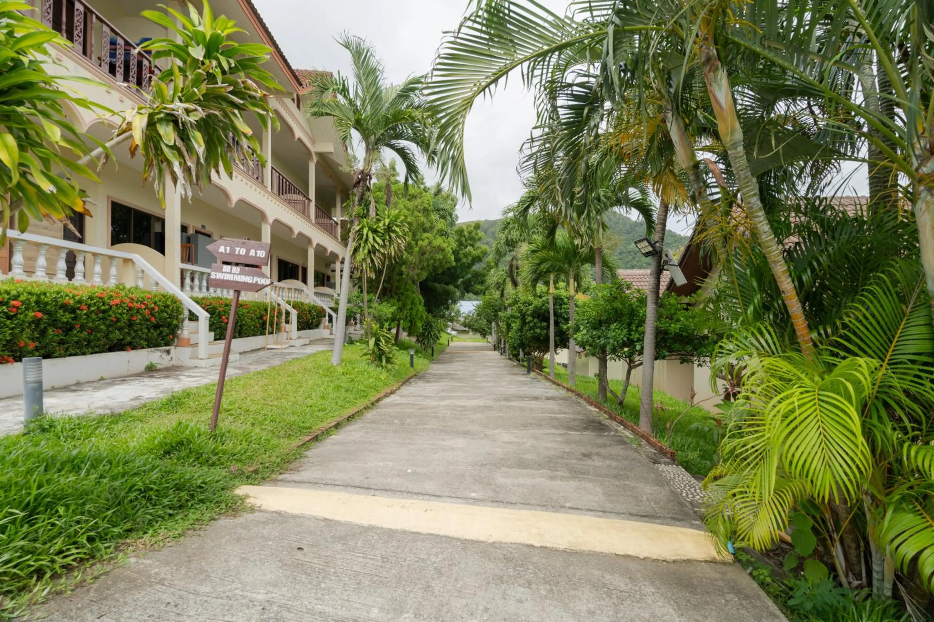 Garden in Kataonsea bungalows