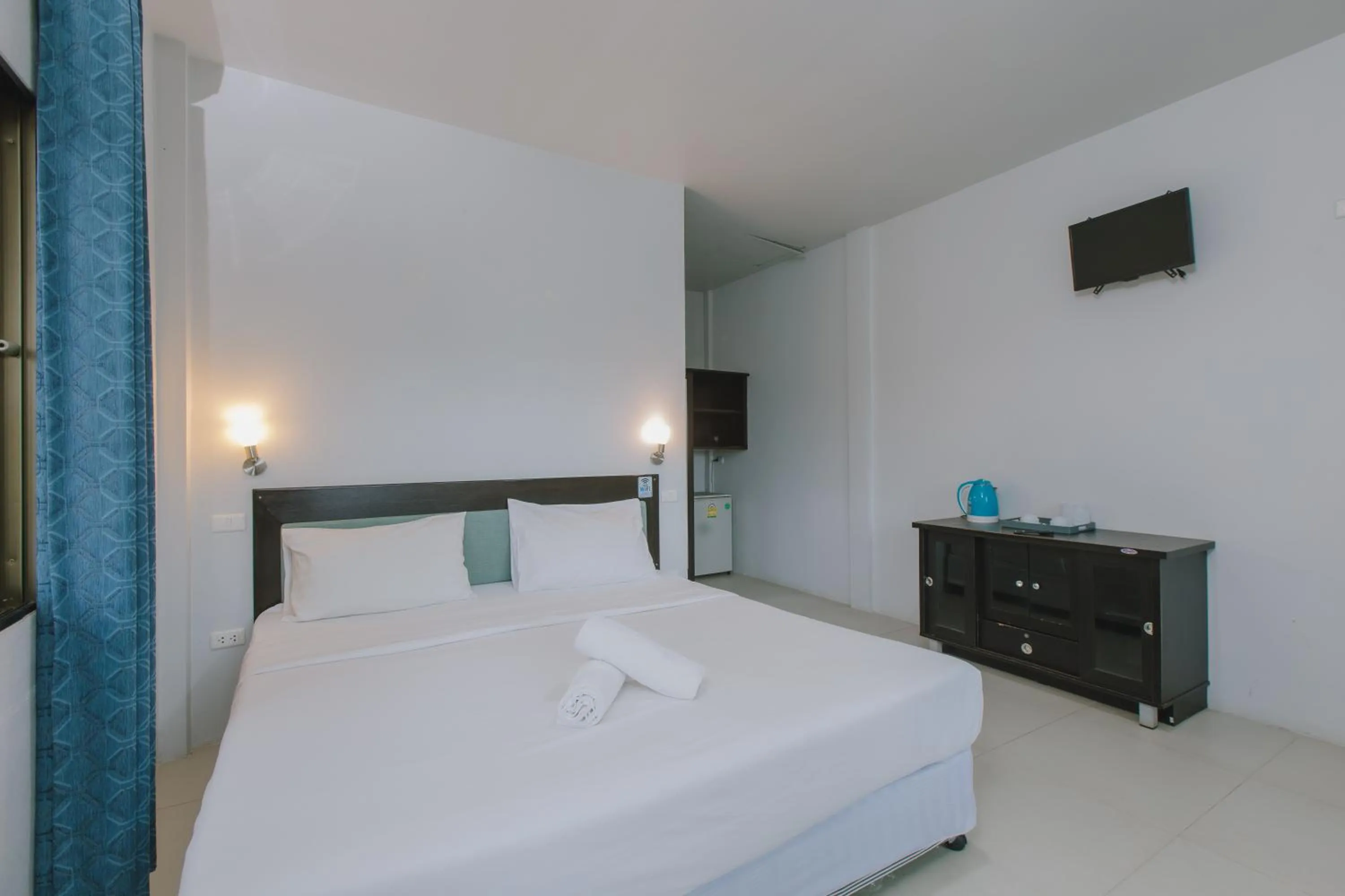 Photo of the whole room, Bed in Kataonsea bungalows