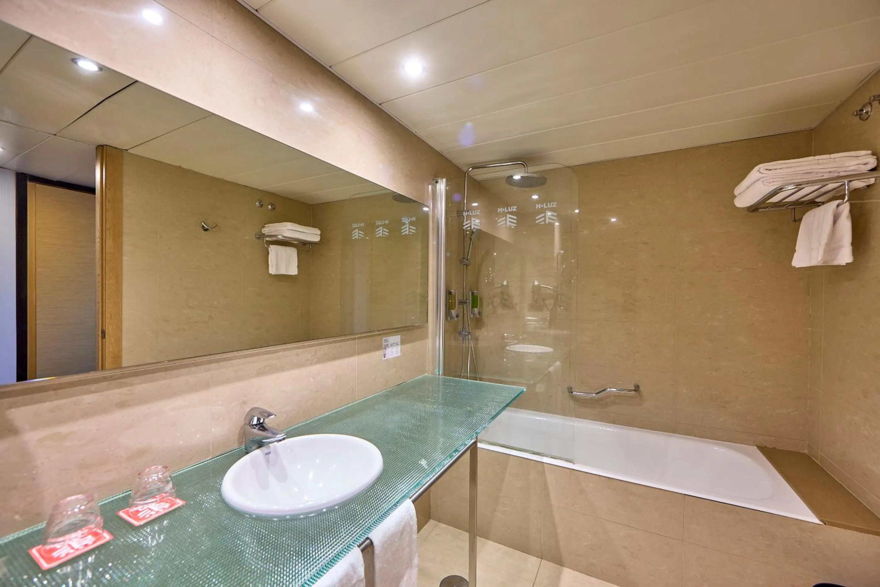 Bathroom in Civis Luz Castellón 4*S