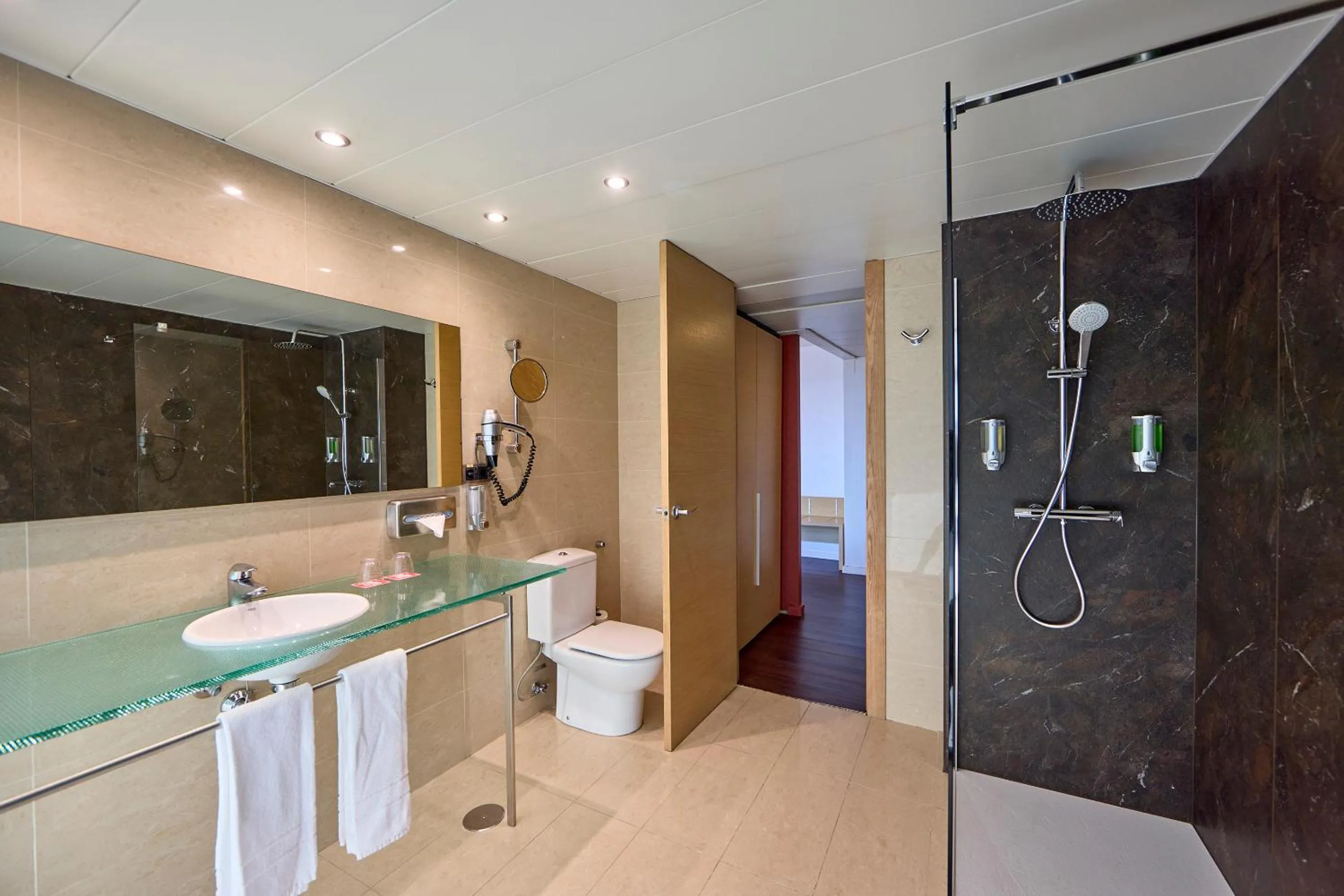 Shower in Civis Luz Castellón 4*S