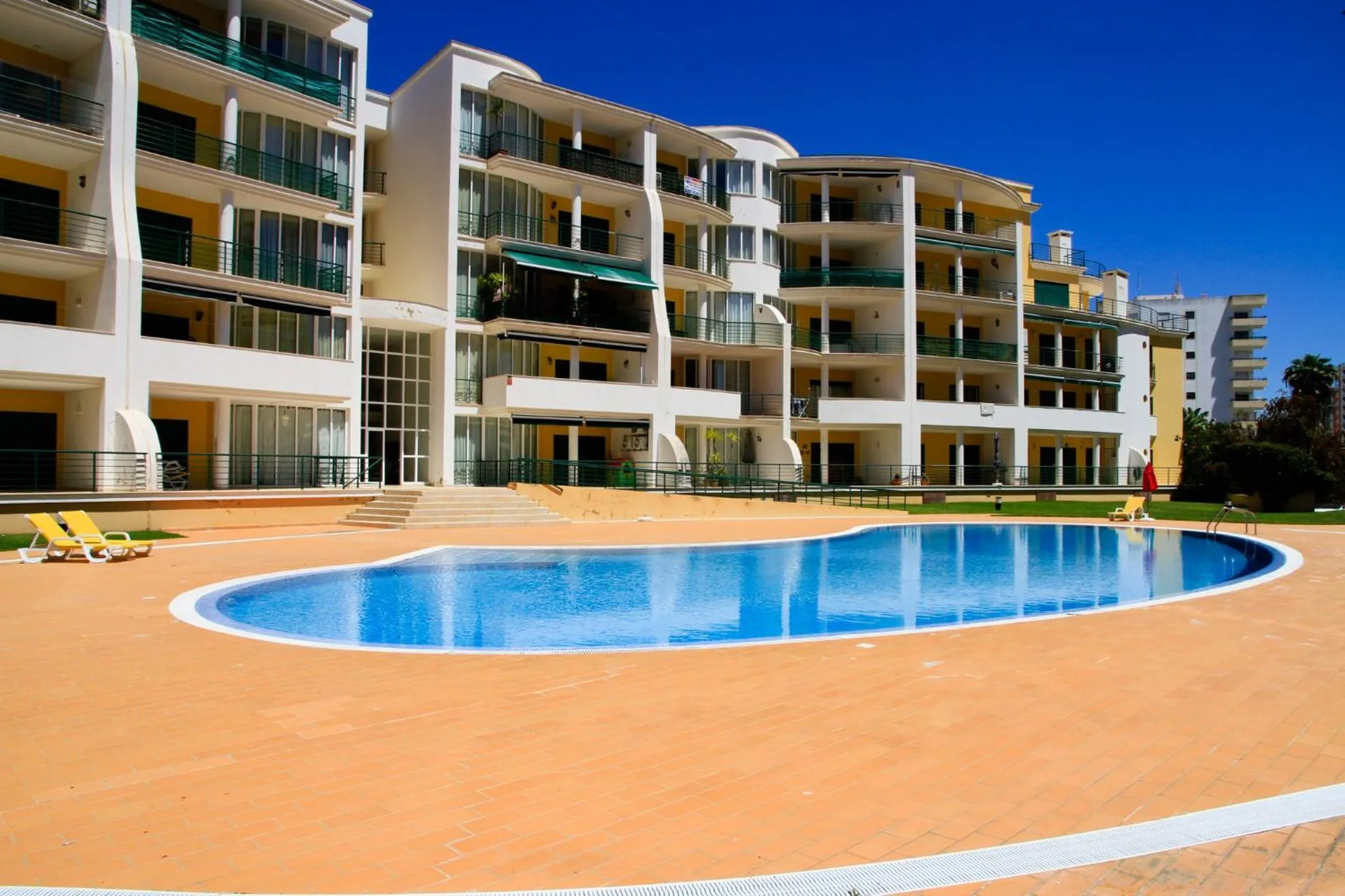 Swimming pool in Apartamentos Primavera - Praia da Rocha