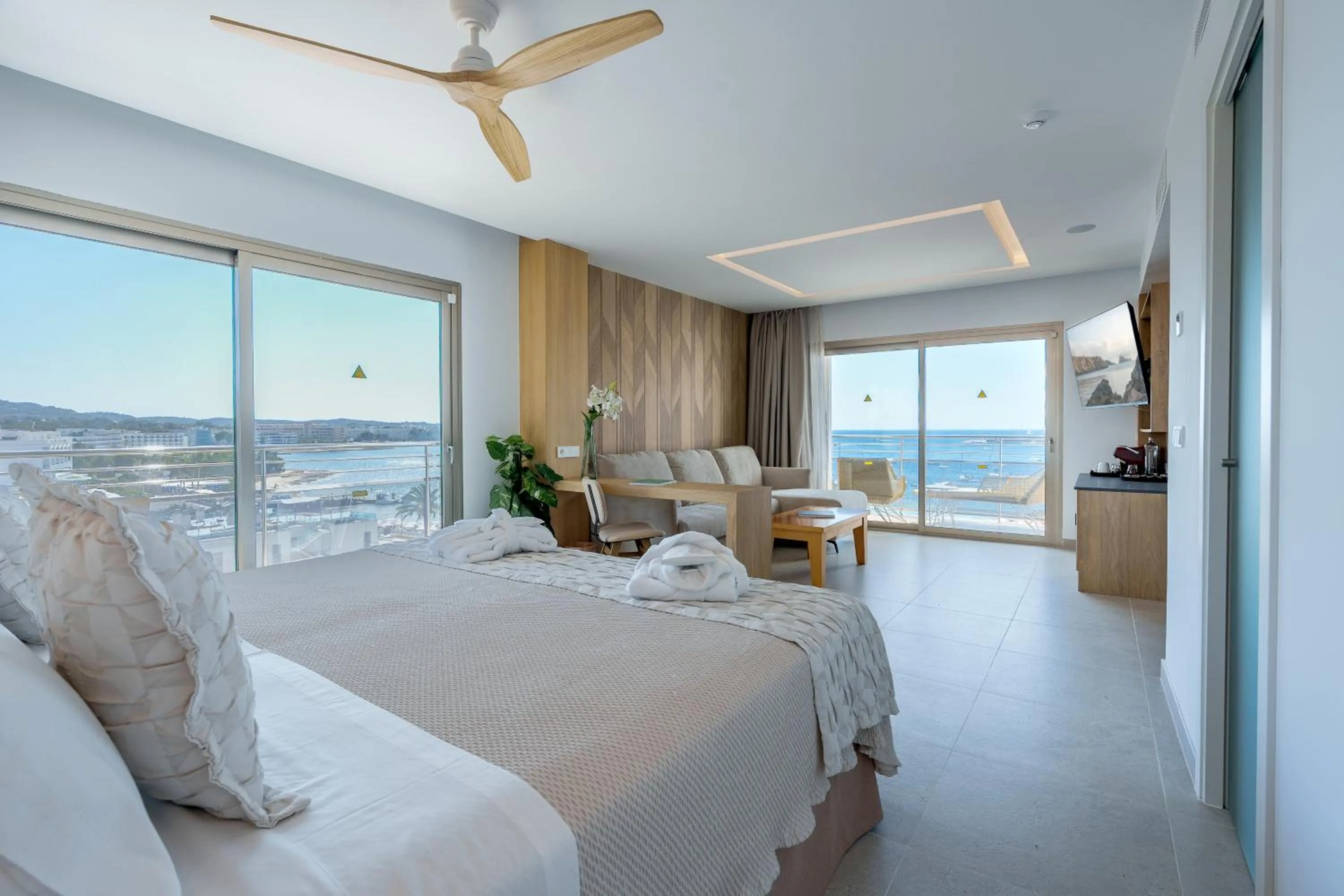 Bed in Bellamar Hotel Beach & Spa