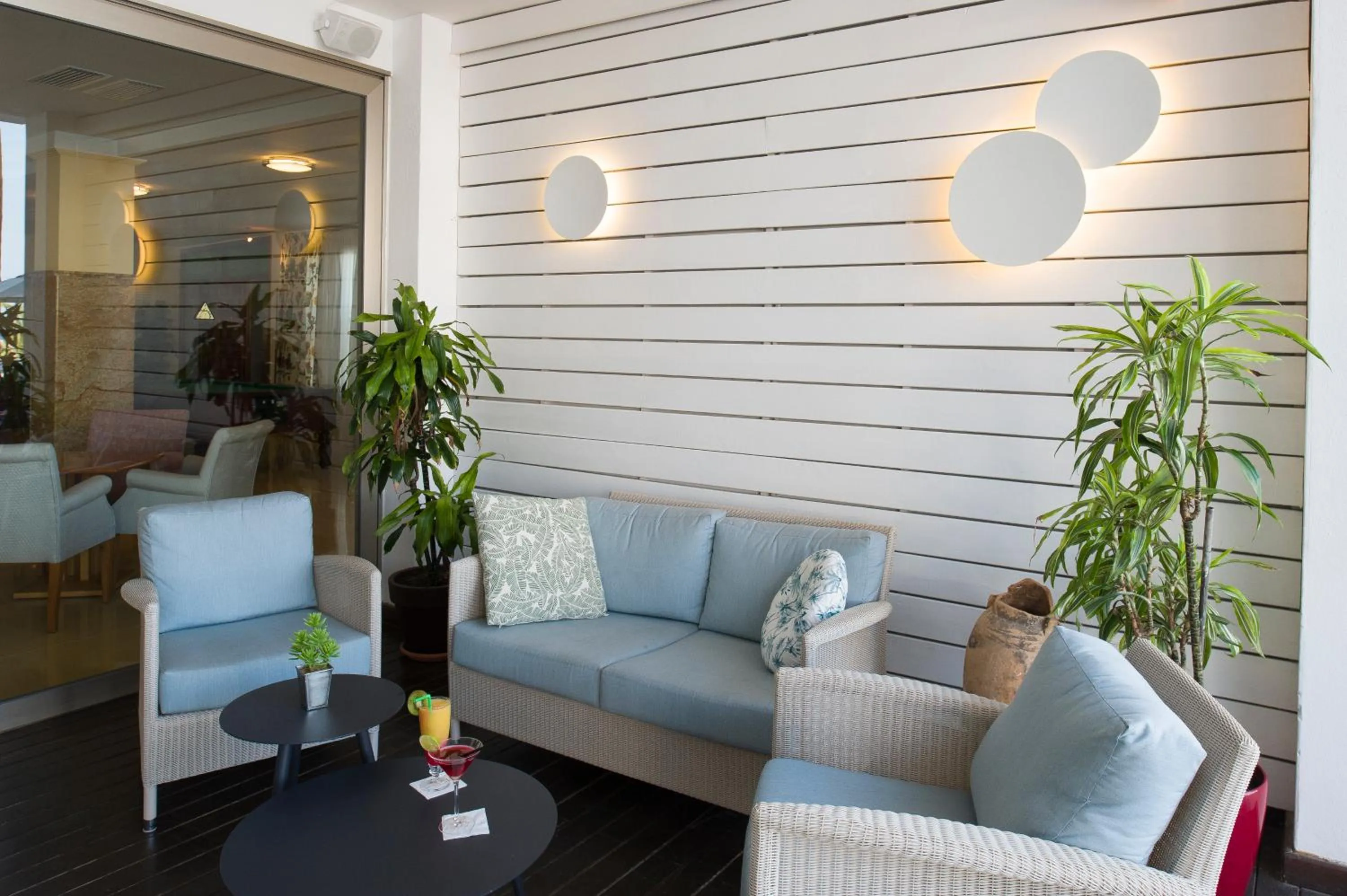 Lounge or bar in Bellamar Hotel Beach & Spa