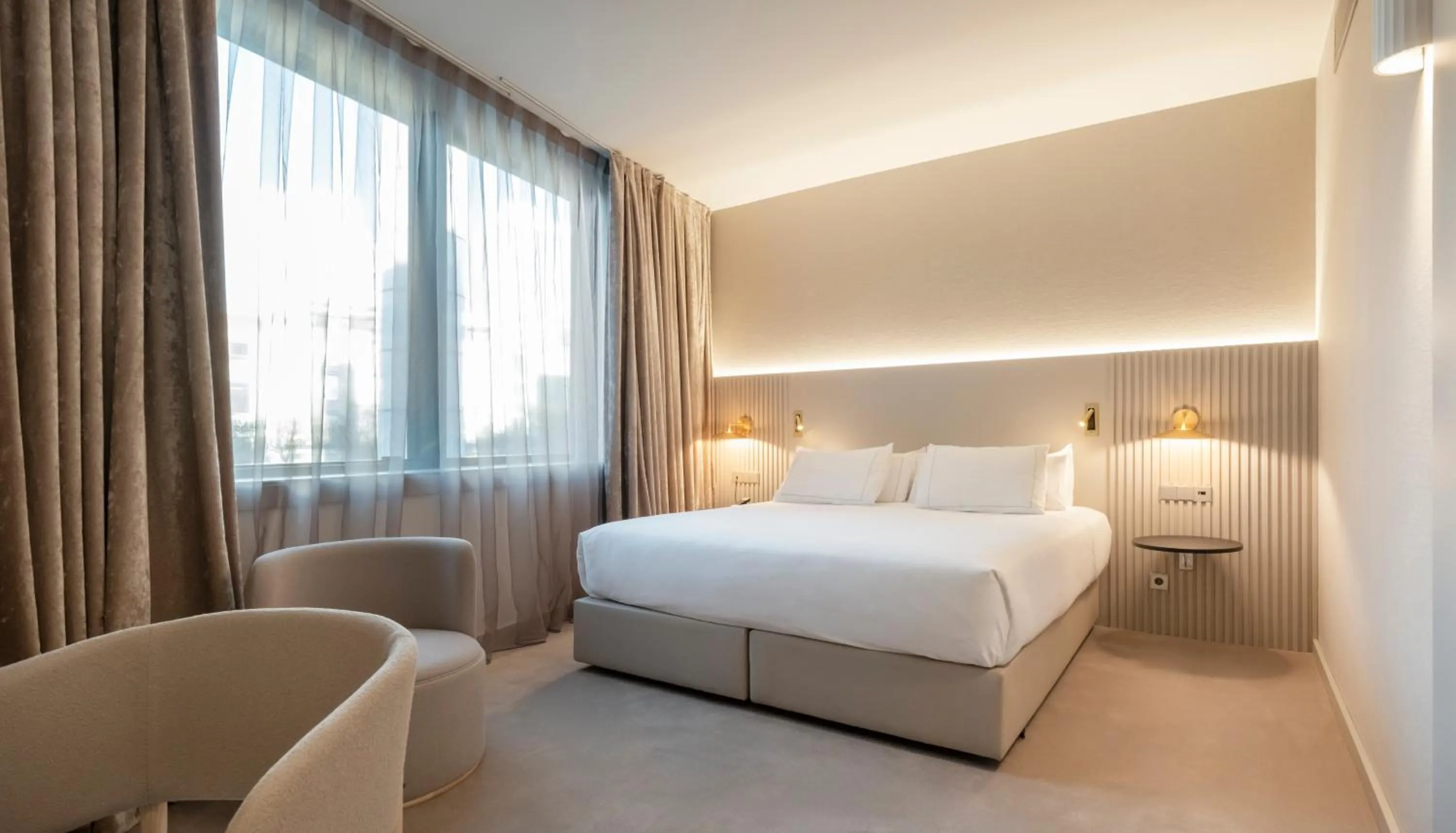 Photo of the whole room, Bed in Carlemany Girona