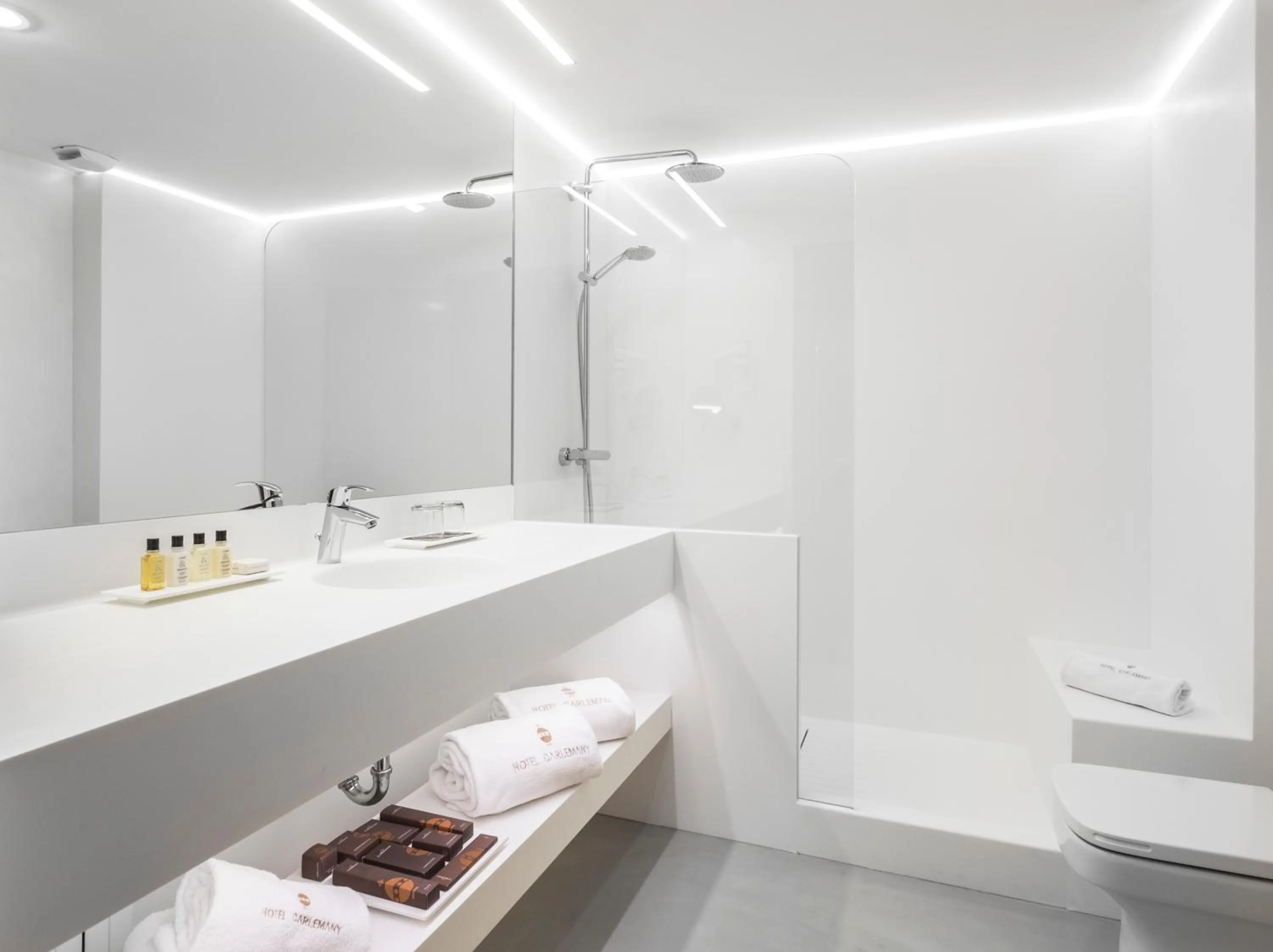 Shower in Carlemany Girona