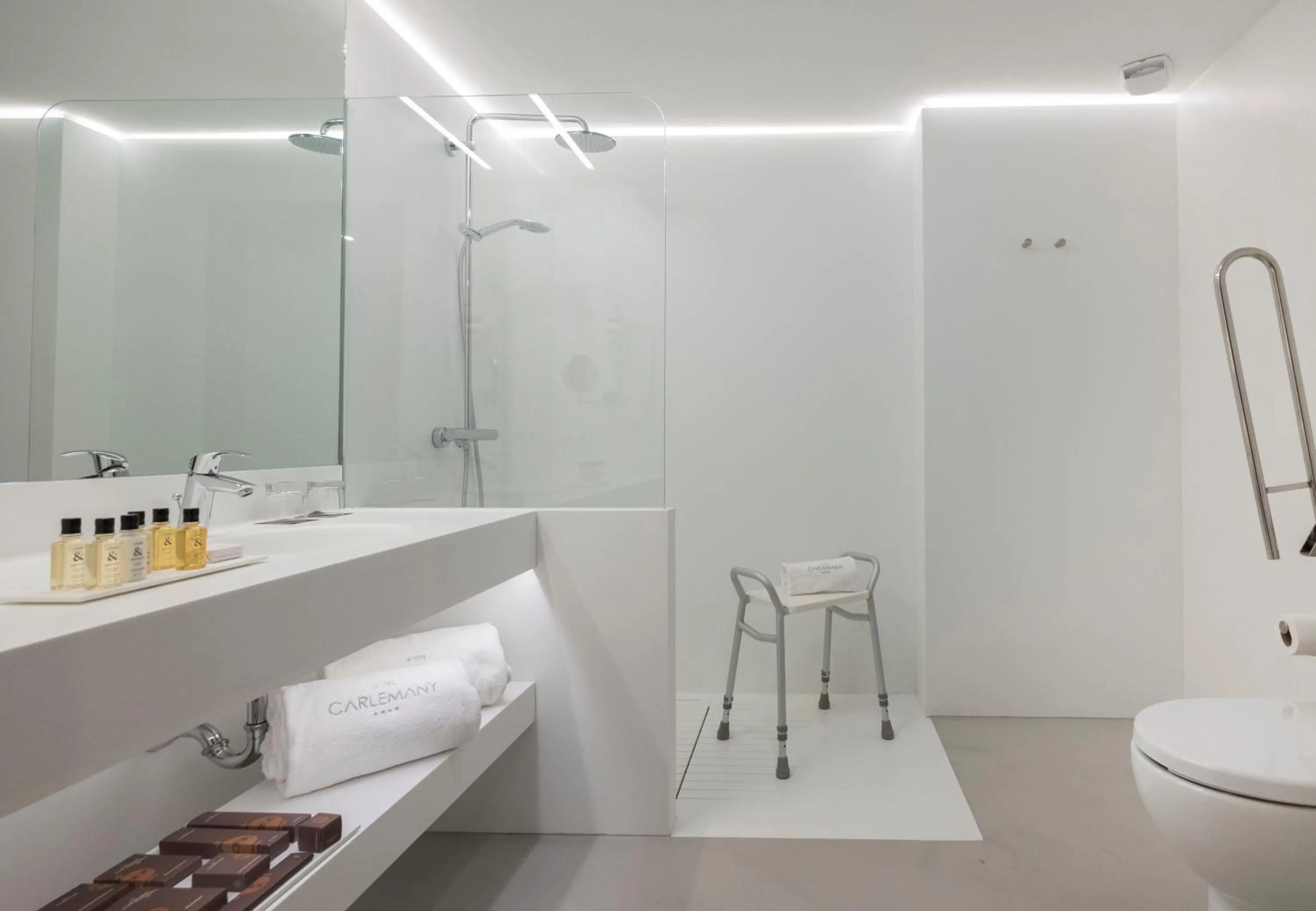 Bathroom in Carlemany Girona