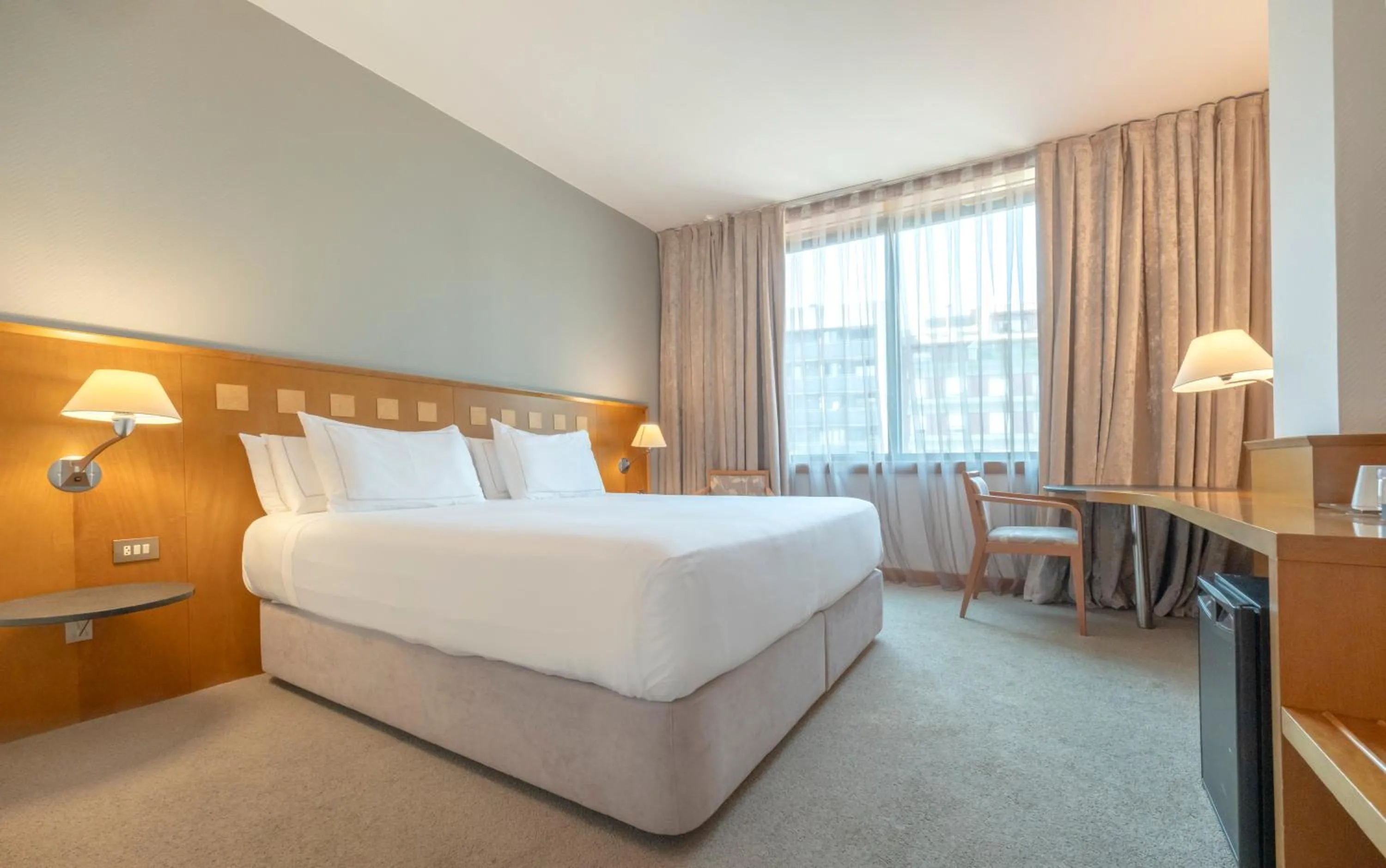 Photo of the whole room, Bed in Carlemany Girona