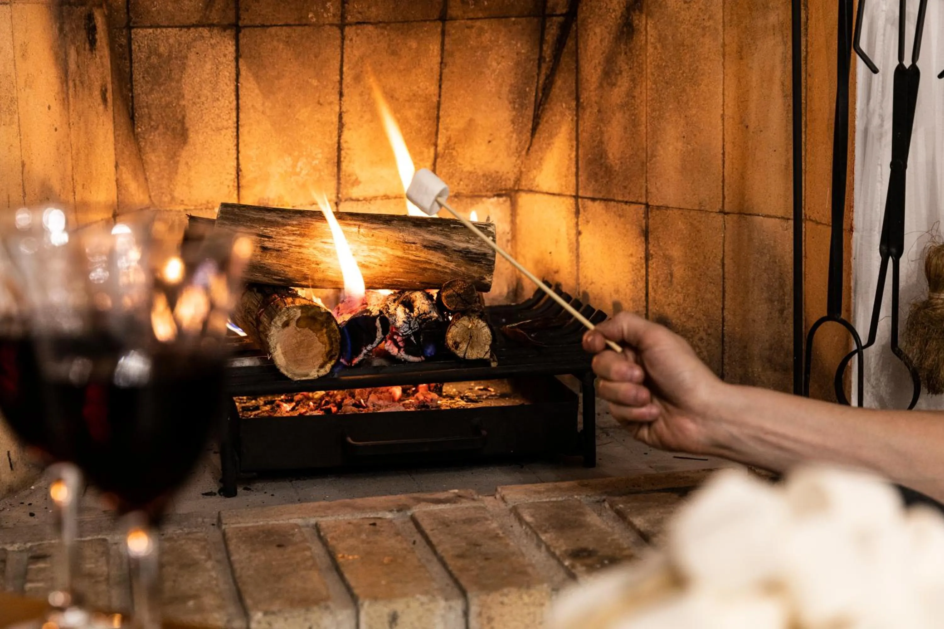 People in 3 Quartos no Capivari com Lareira