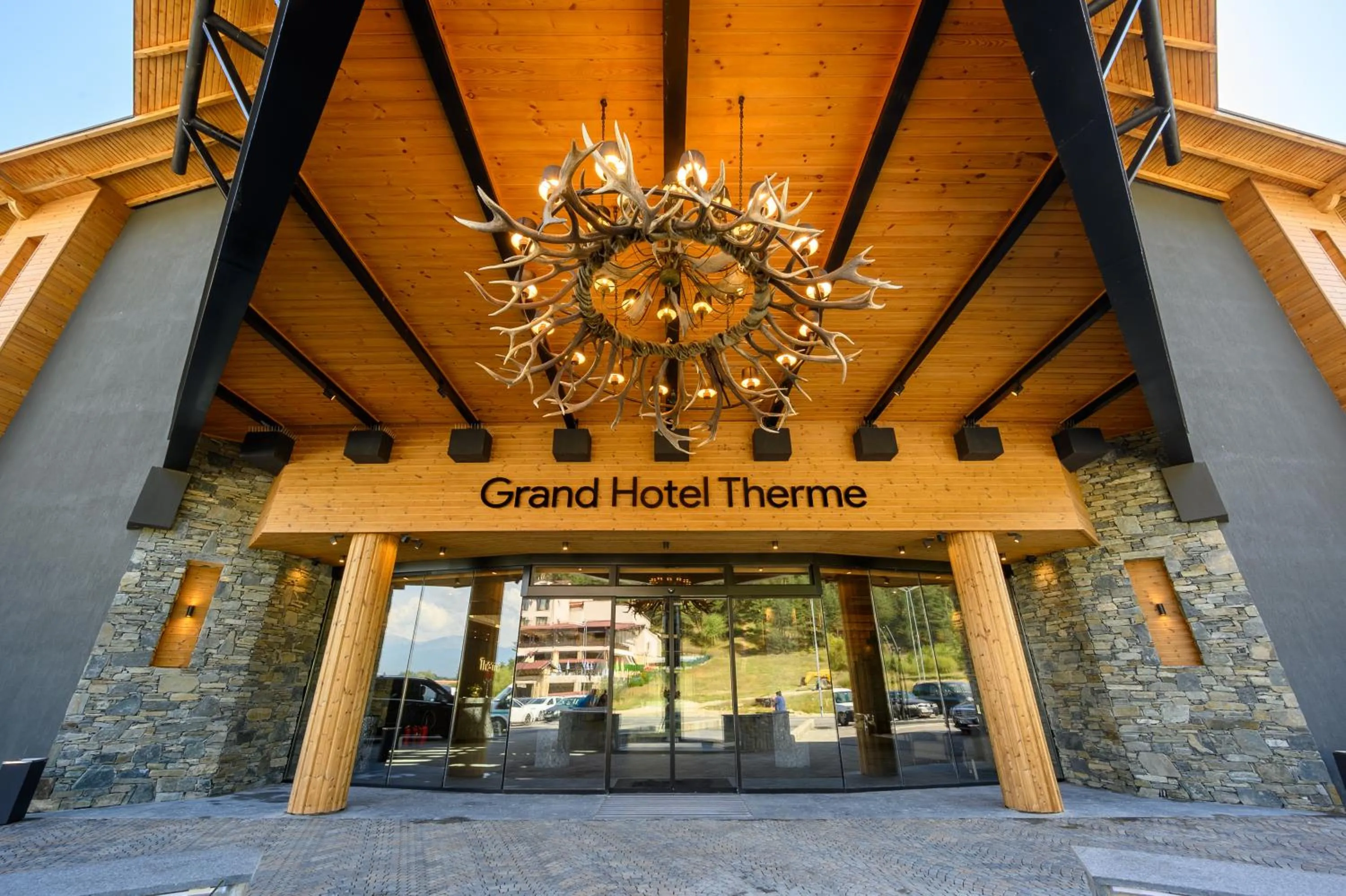 Facade/entrance in Grand Hotel Therme
