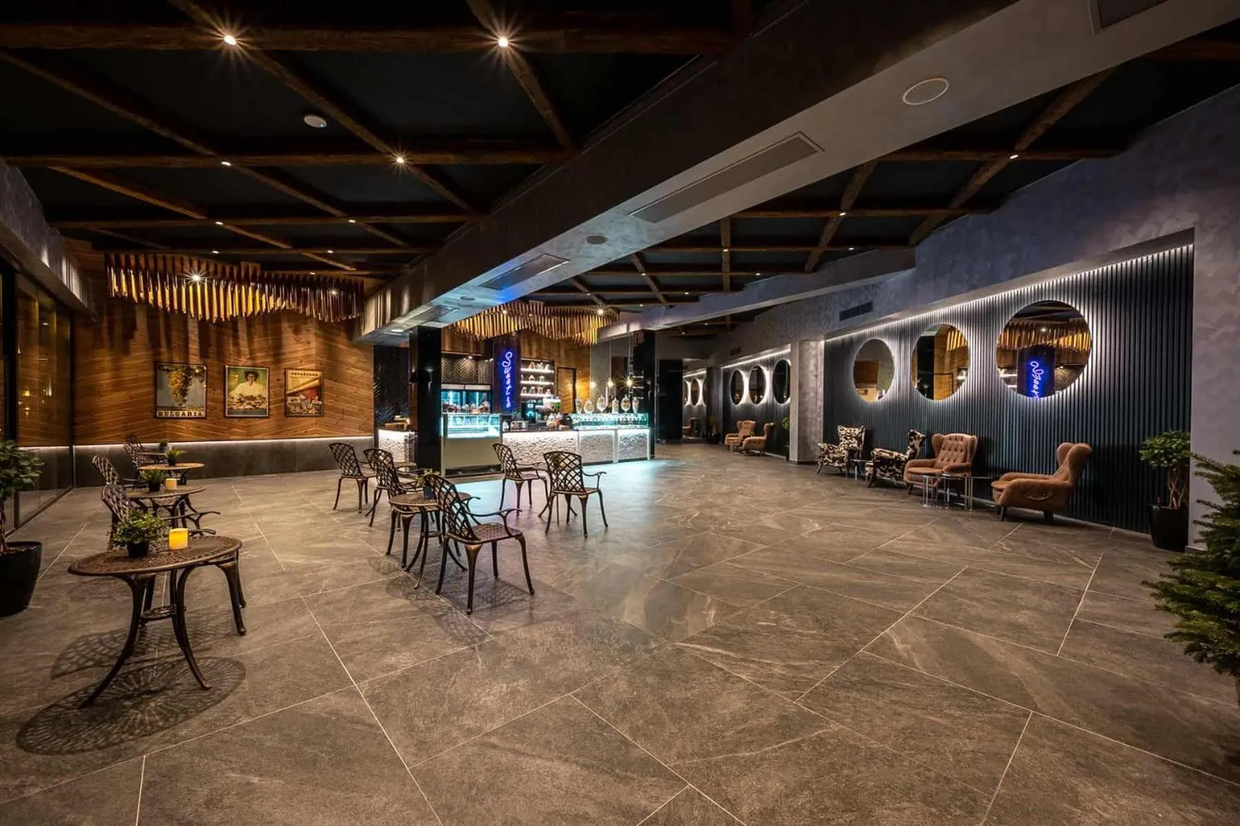 Restaurant/places to eat in Grand Hotel Therme