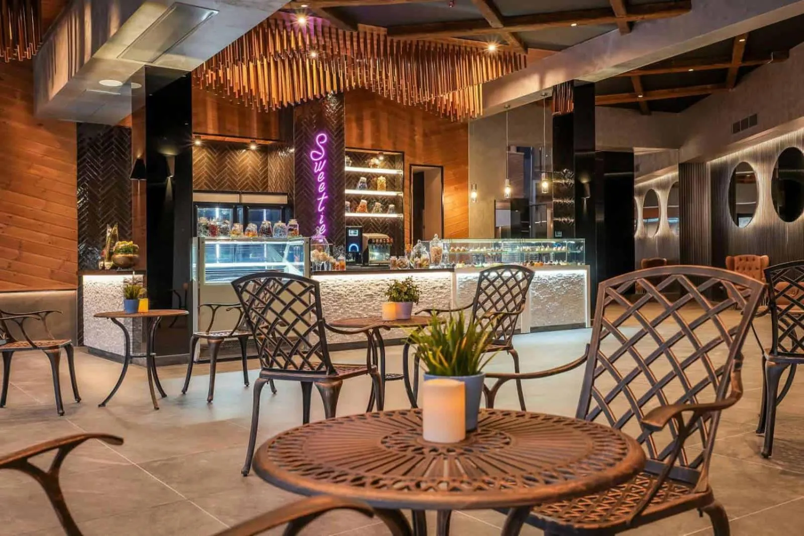 Restaurant/places to eat in Grand Hotel Therme